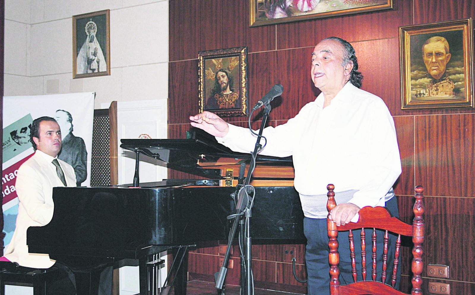 José Zarzana y su hijo José, durante su actuación en Tío José de Paula en 2009.