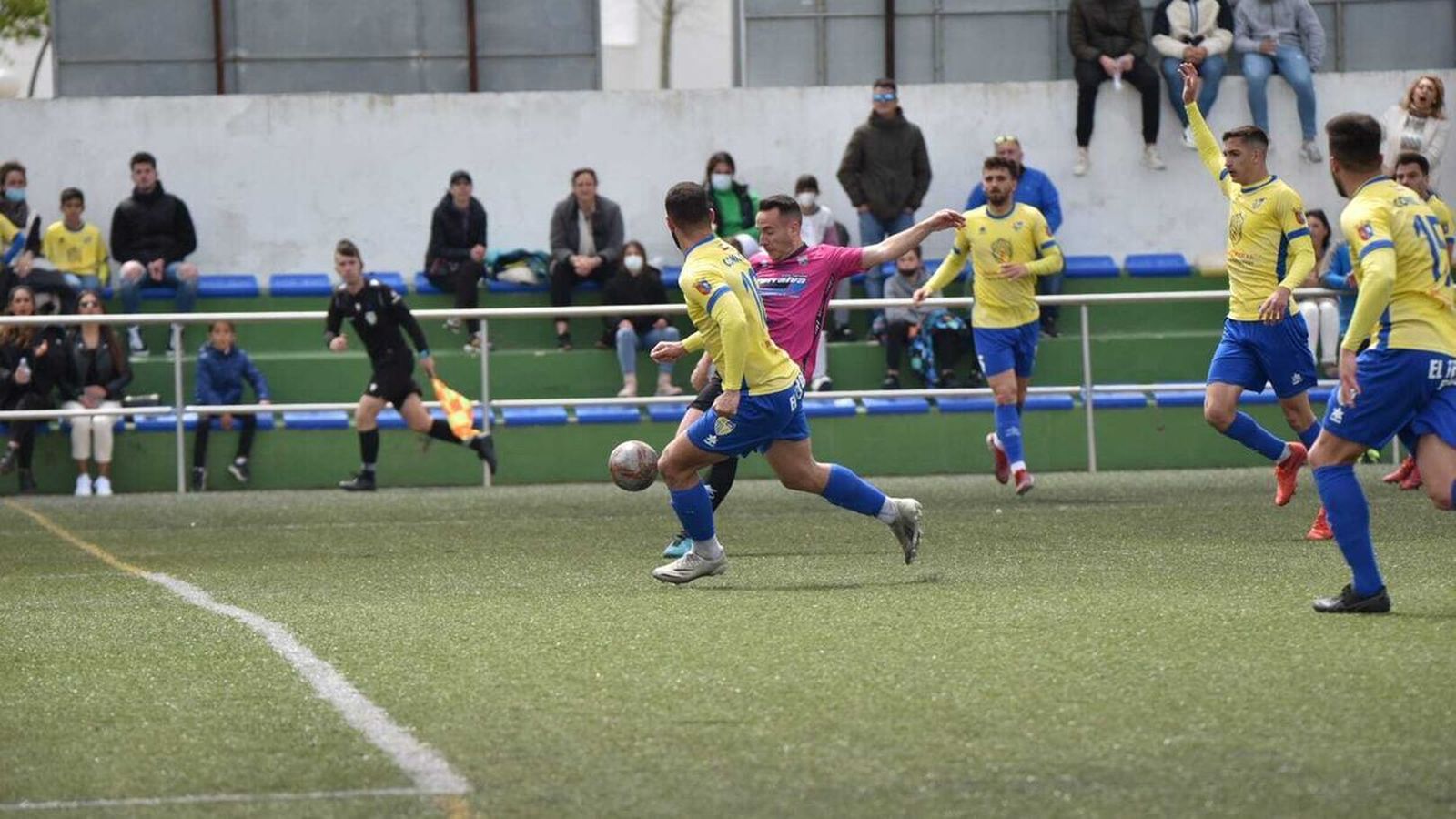 Juanca pudo hacer el 0-2 en esta jugada pero Nene repelió el disparo.
