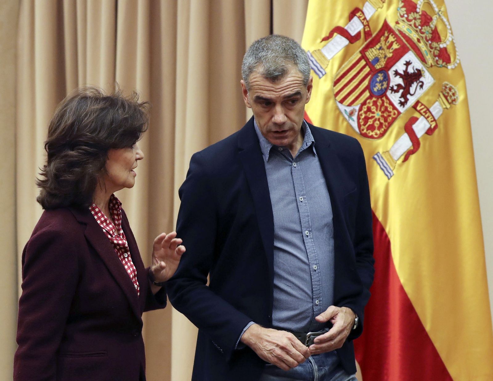 Carmen Calvo y el diputado de Ciudadanos Toni Cantó, este martes en el Congreso de los Diputados..