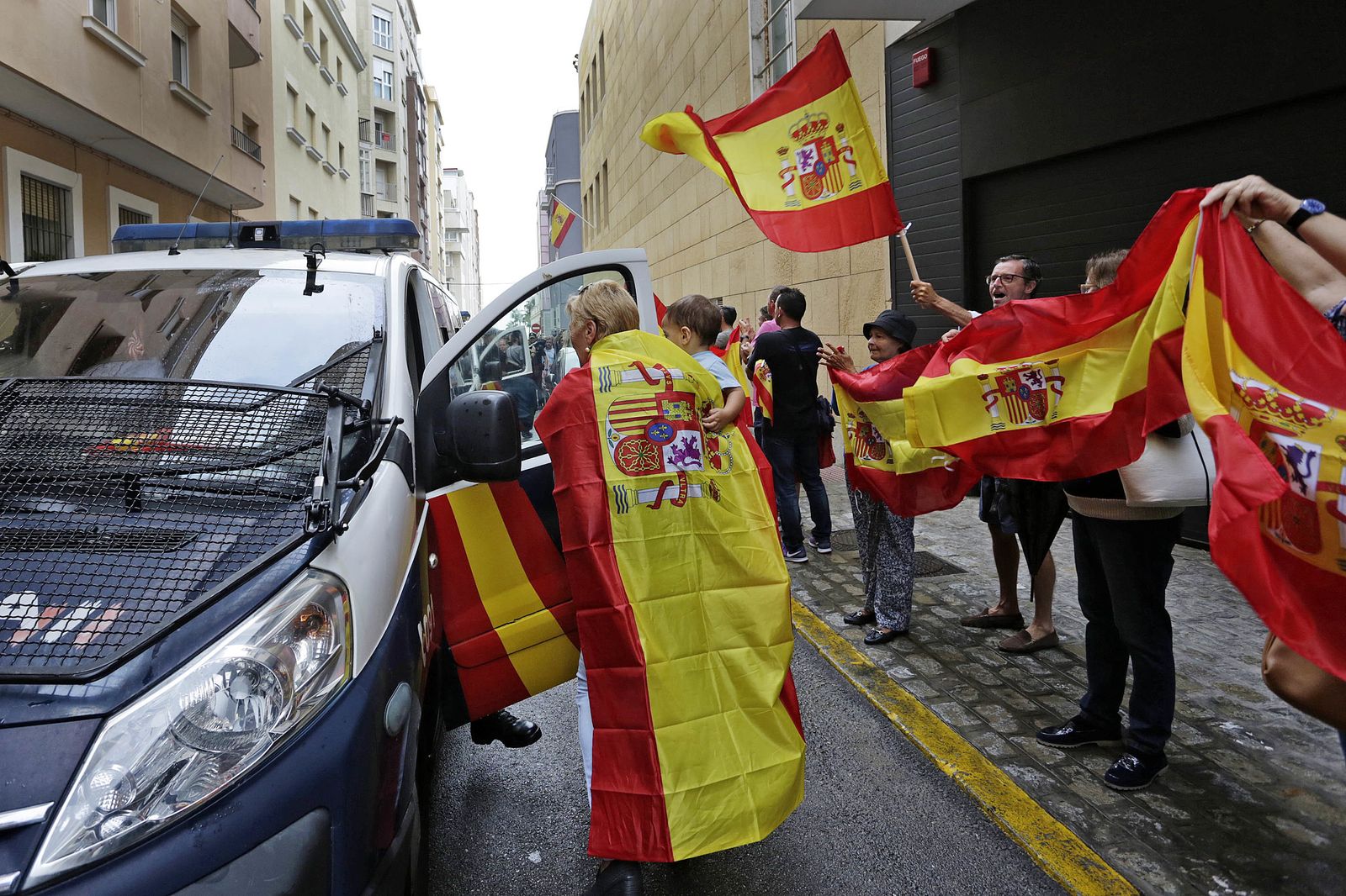 Despedida a los agentes de la Policía Nacional que se suman al dispositivo del 1-O