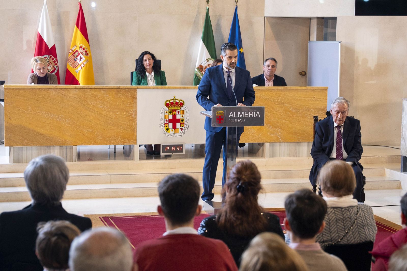 La galería del Escudo de Oro de la Ciudad de Almería a Juan Rigaud
