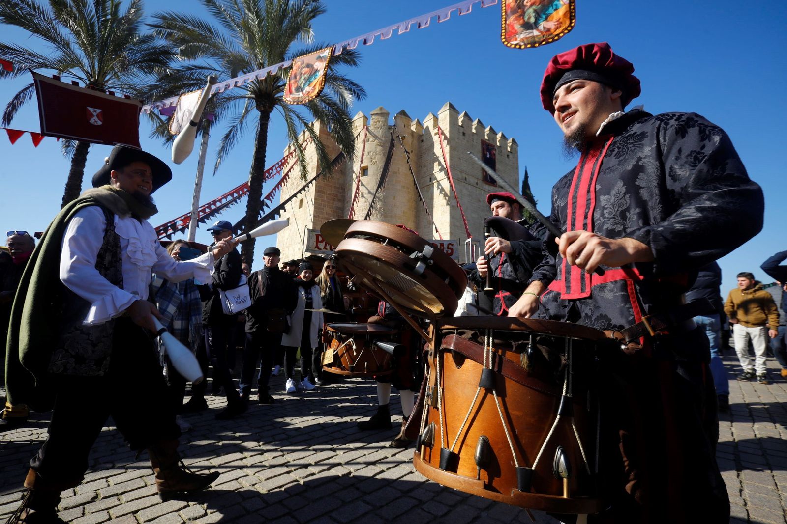 Uno de los pasacalles de la edición 2023 del Mercado Temático.