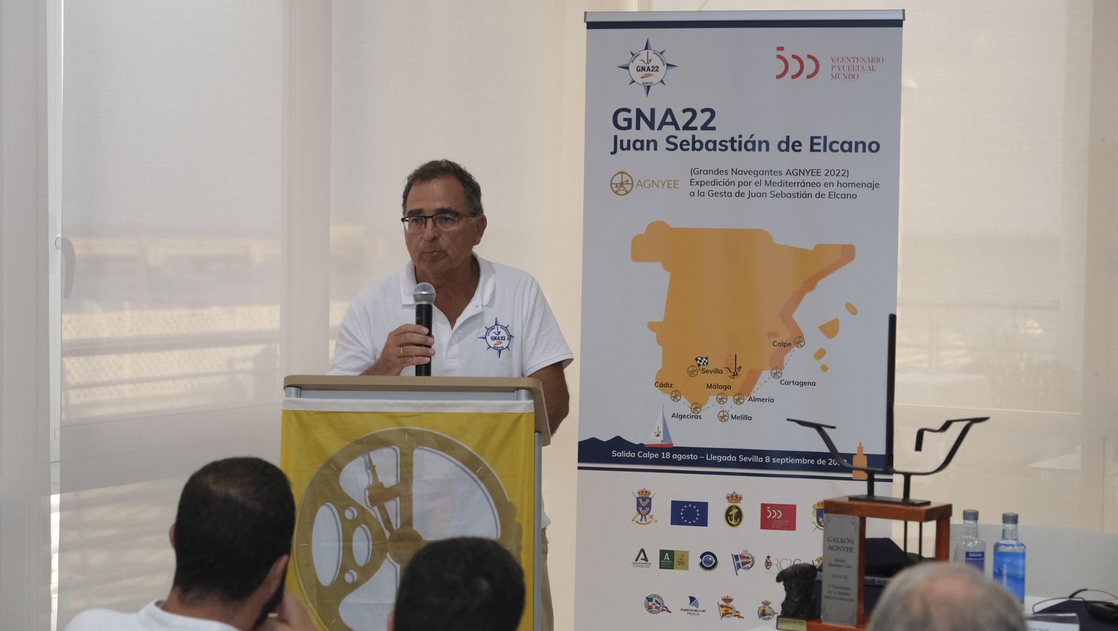 Imágenes de la visita de la Expedición Juan Sebastián Elcano al Club de Mar de Almería