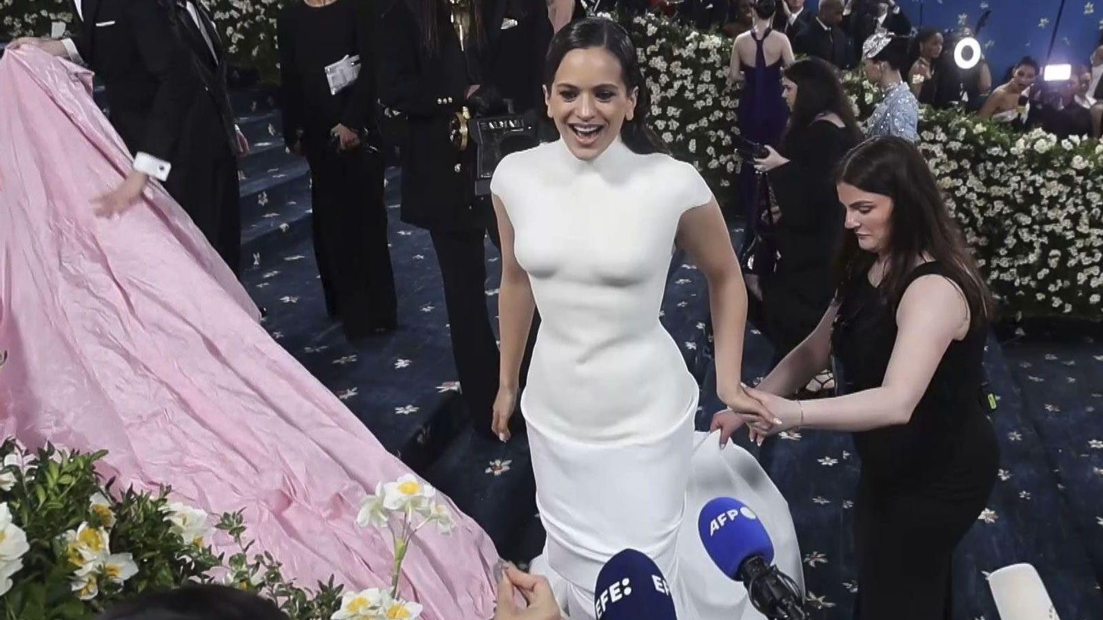 Rosalía entre las estrellas invitadas a la Met Gala
