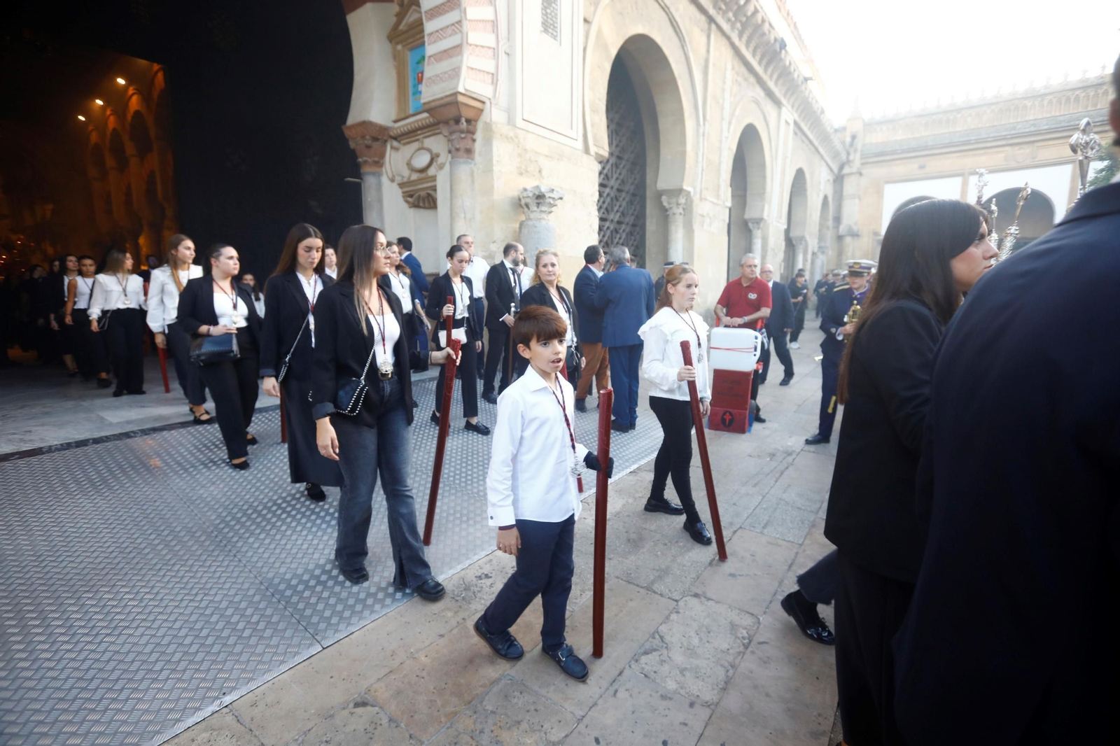 Las mejores fotos de los traslados de regreso de las hermandades tras el Magno Vía Crucis de Córdoba