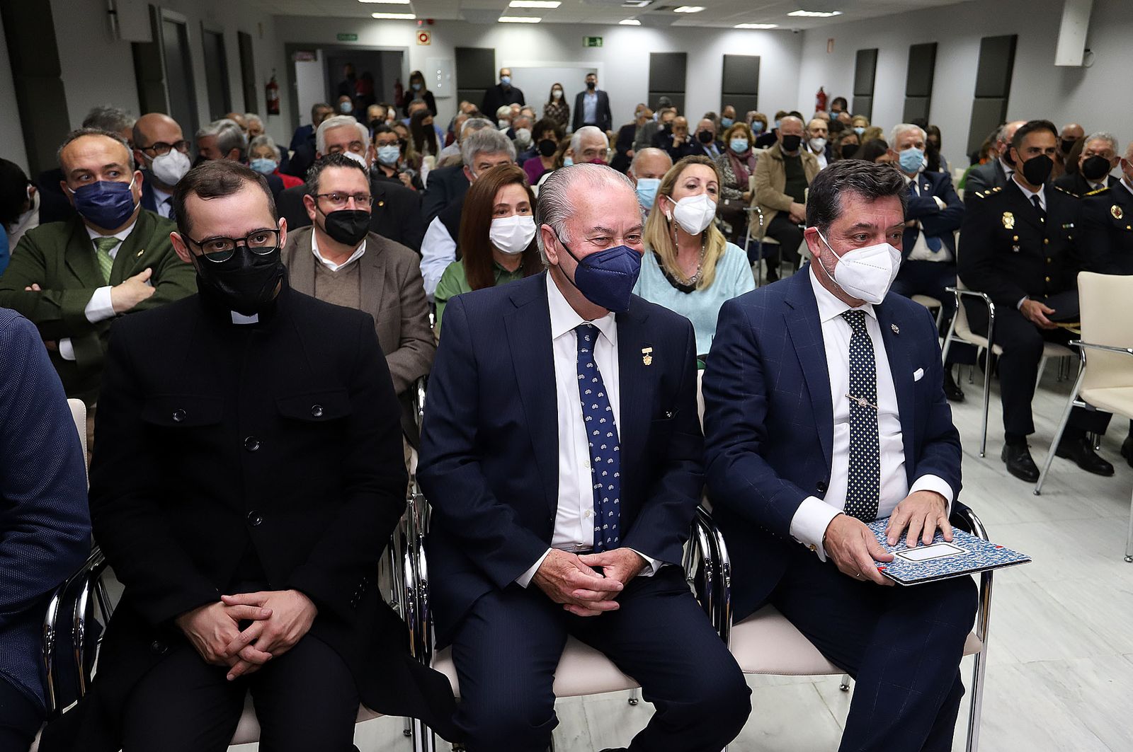 Eduardo Sugrañes recibe el III premio "Gota a Gota de Pasión" de la Fundación Cajasol