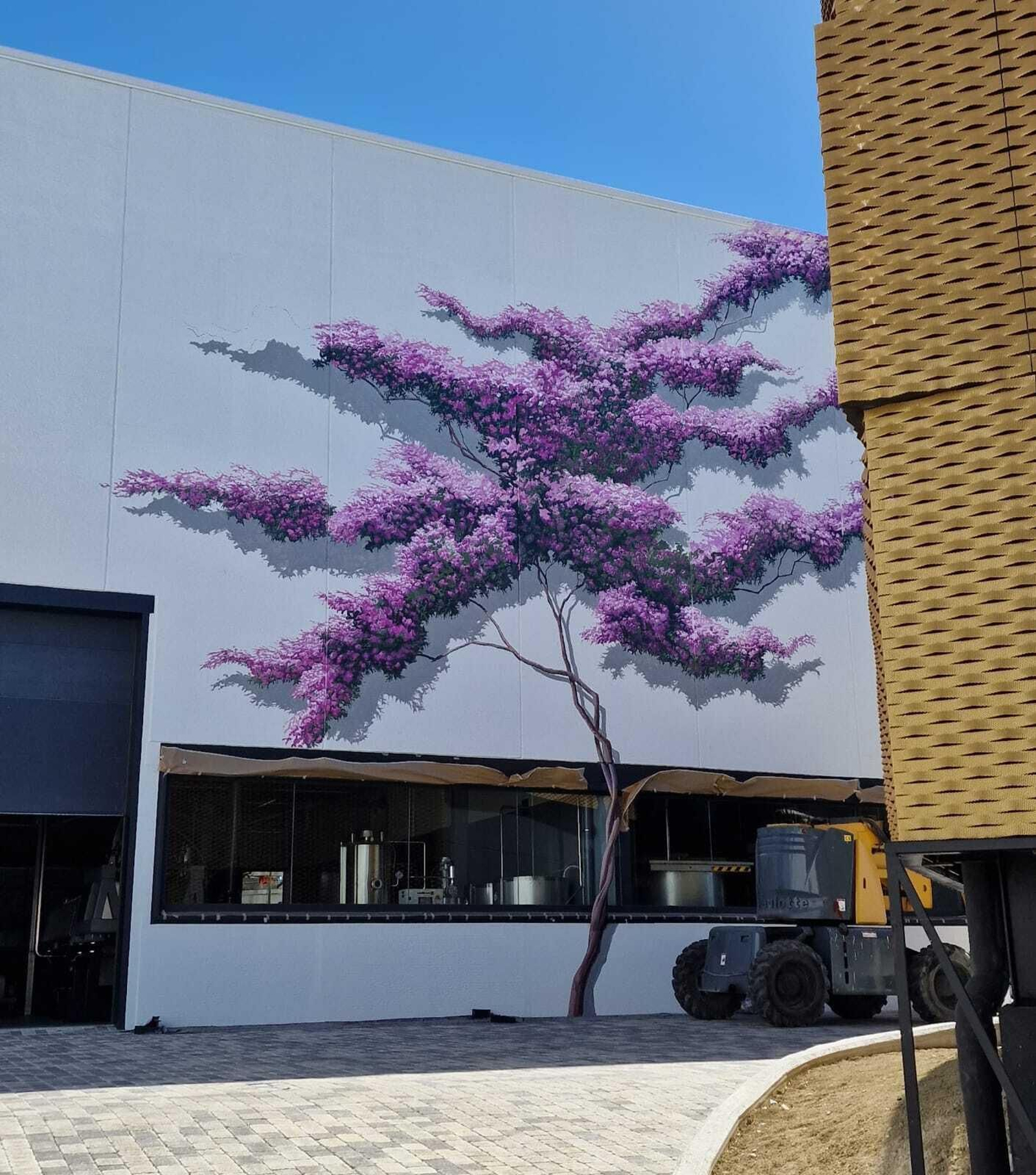 Las buganvillas son una de sus inspiraciones andaluzas a la hora de crear murales.