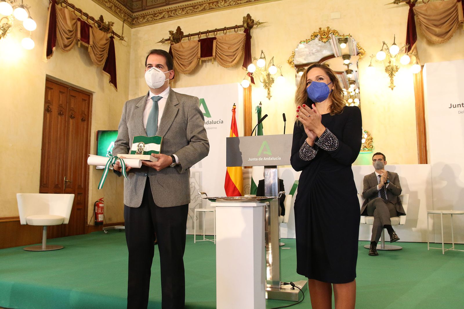 Fotogalería de la entrega de banderas por el Día de Andalucía