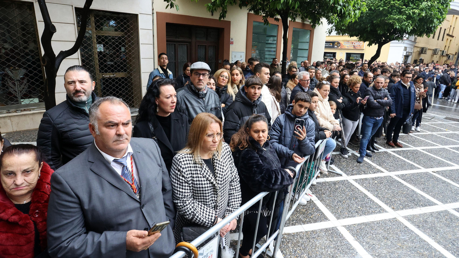 Las Viñas y El Cristo vuelven a sus templos