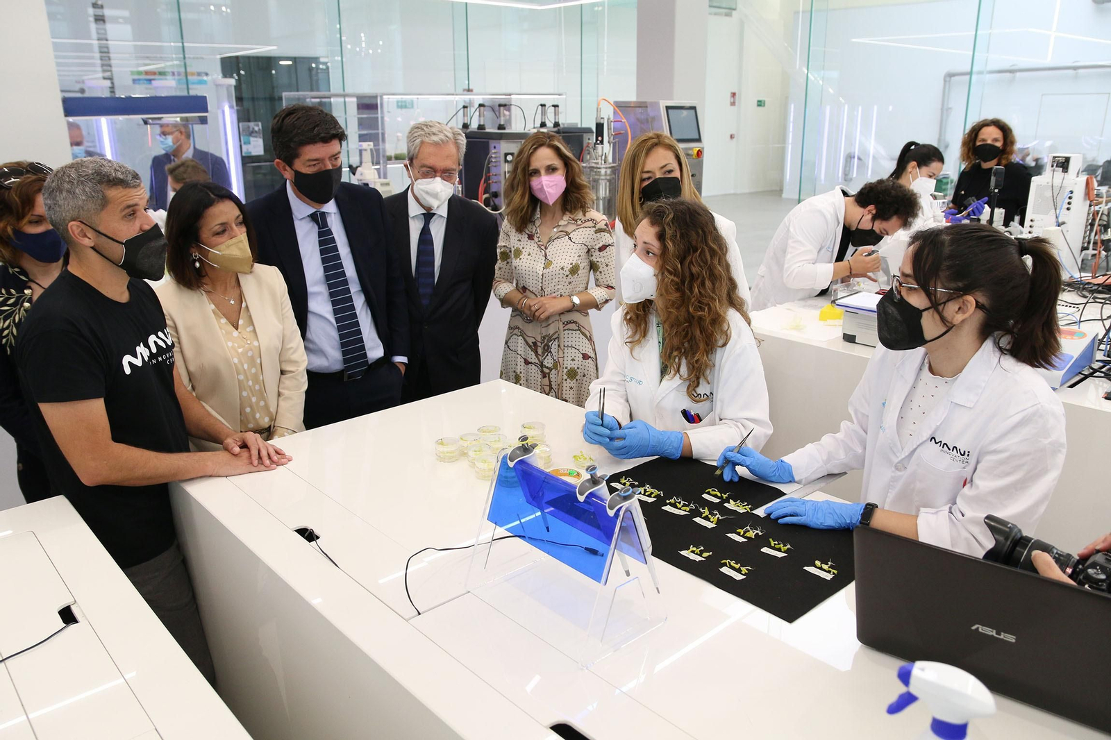 Fotogalería de la visita de Juan Marín a Kimitec, al PITA y a Unica Group