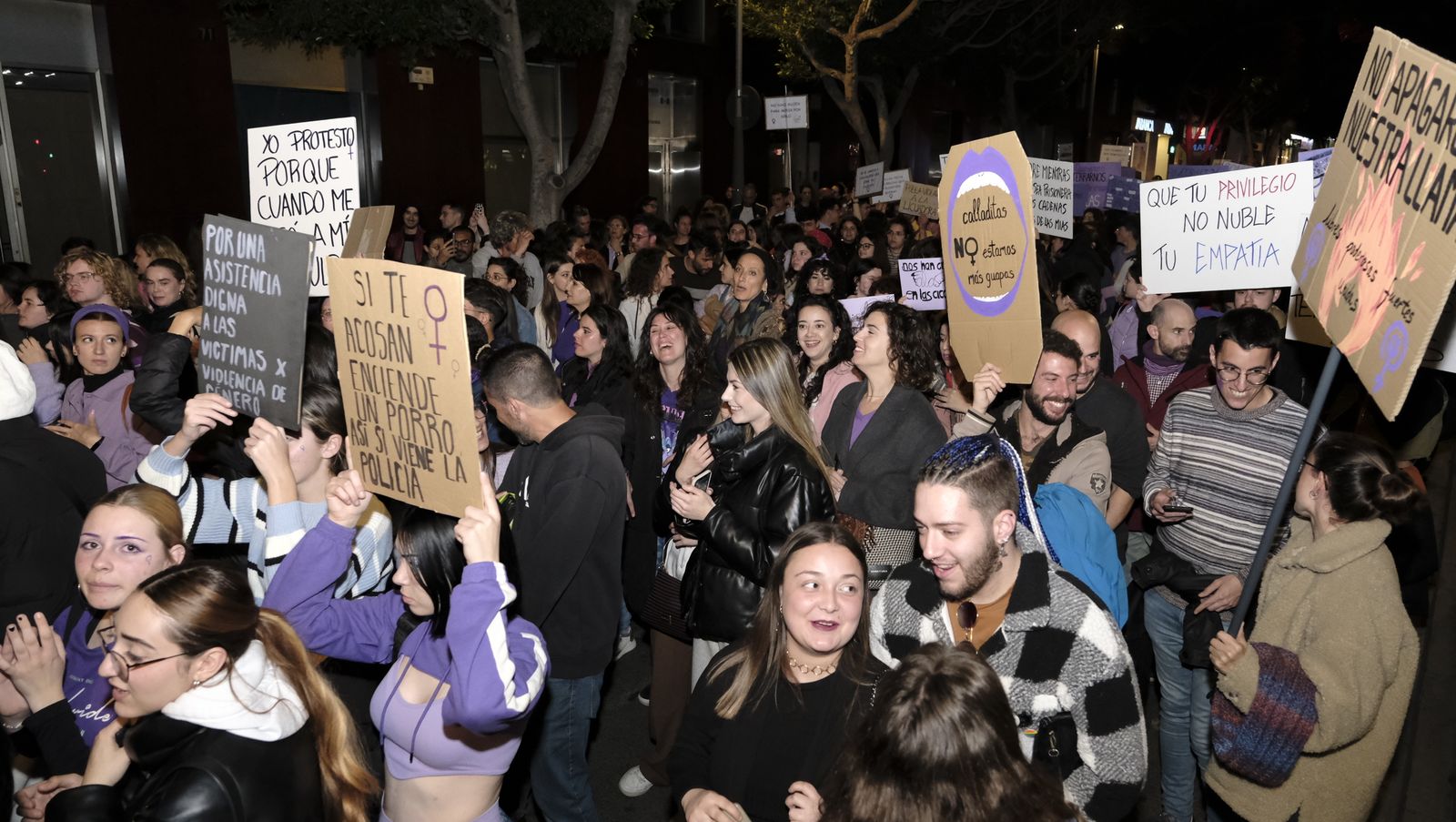 Imágenes de las manifestaciones por el Día de la Mujer en Almería