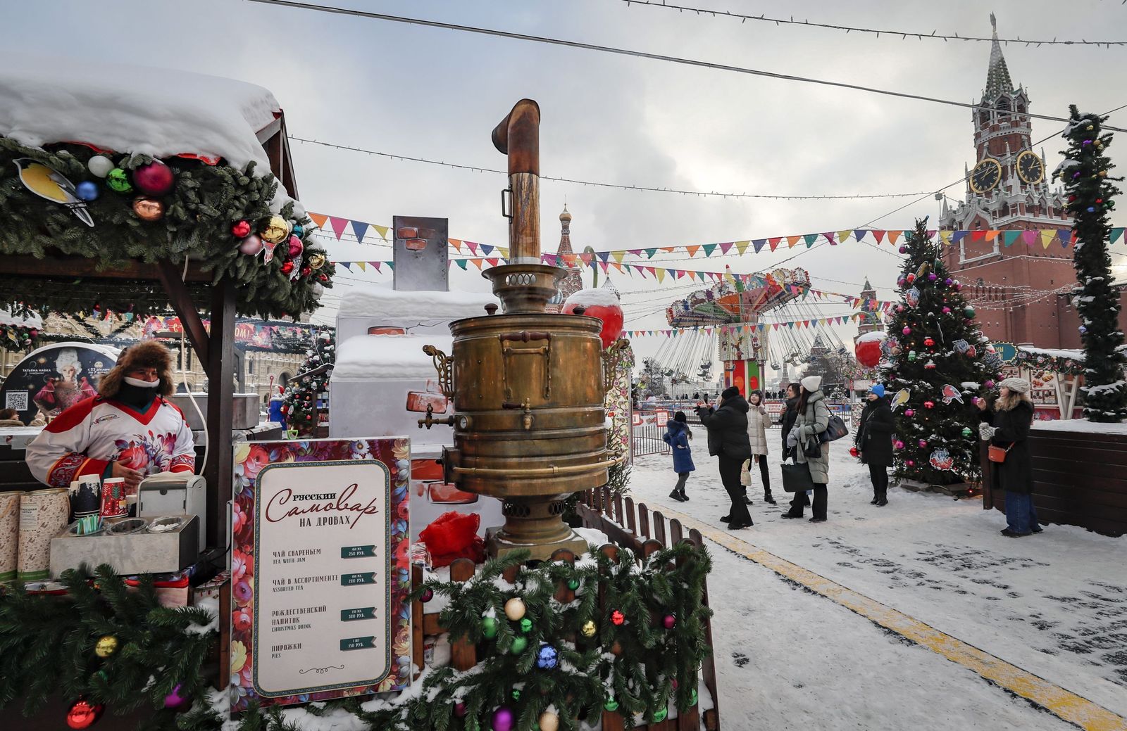Nieve, Navidad, decoración, hielo y frío en Moscú