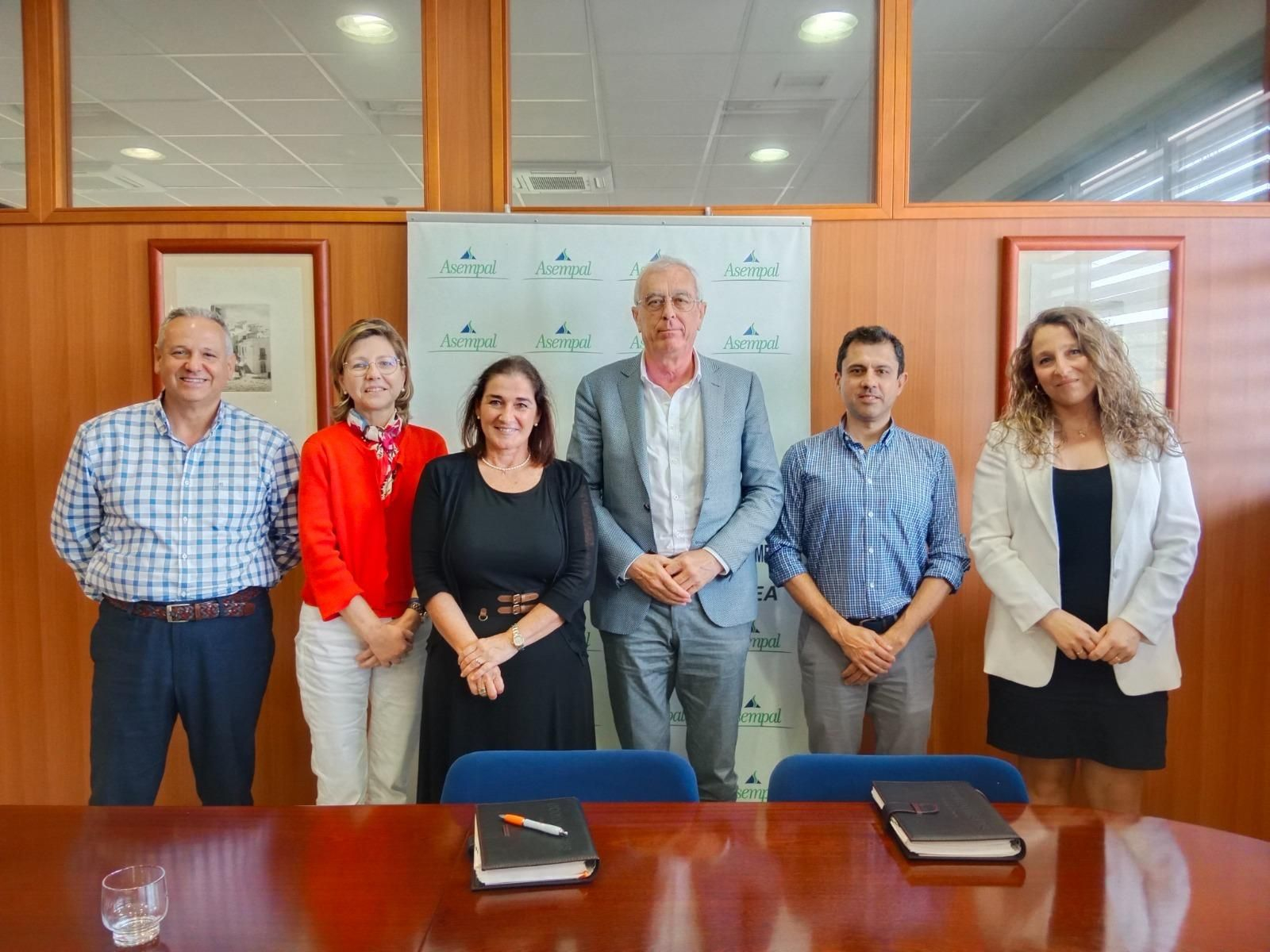 Encuentro entre ASEMPAl y el Colegio de Economistas.