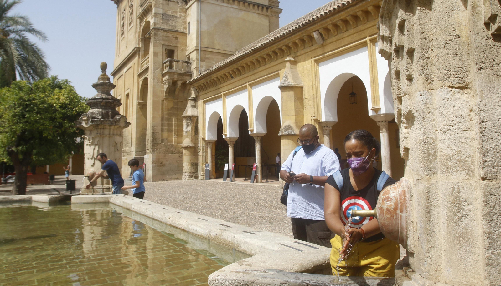 Córdoba se asfixia con las temperaturas máximas de España, en imágenes