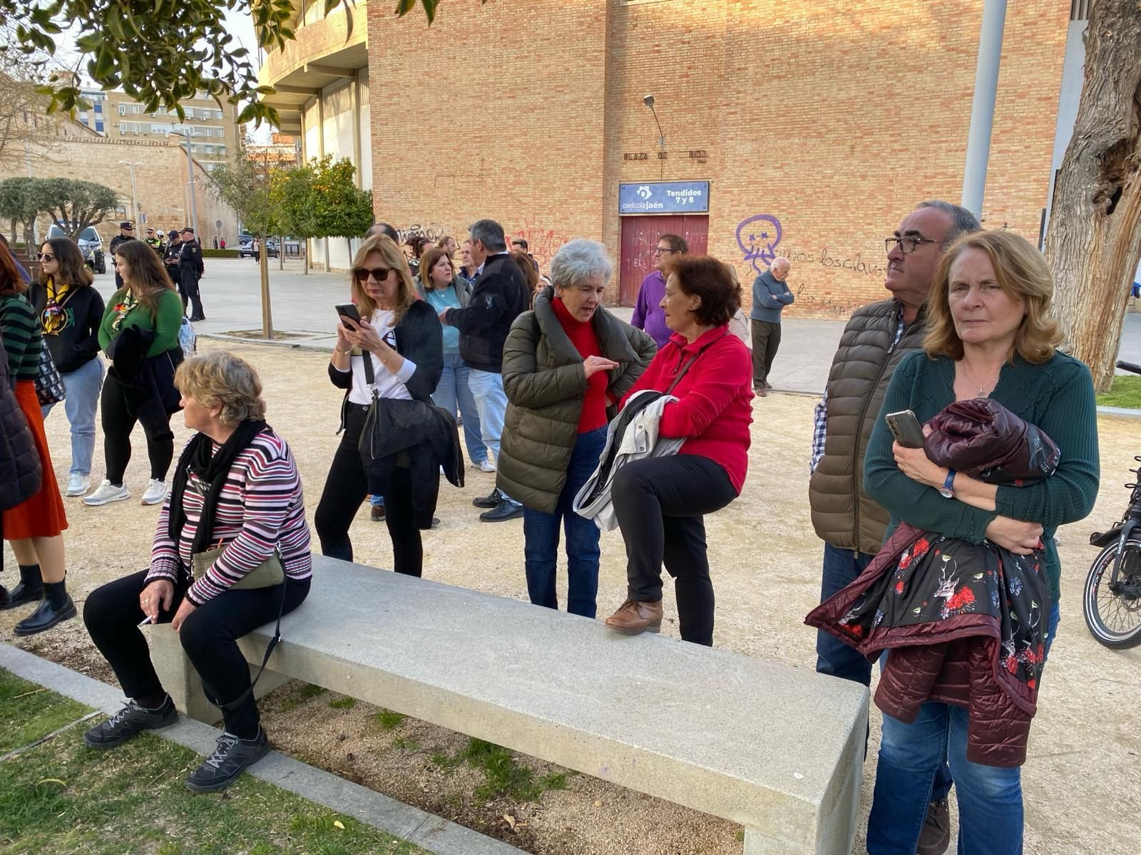 Manifestación en La Alameda contra el paso de ambulancias