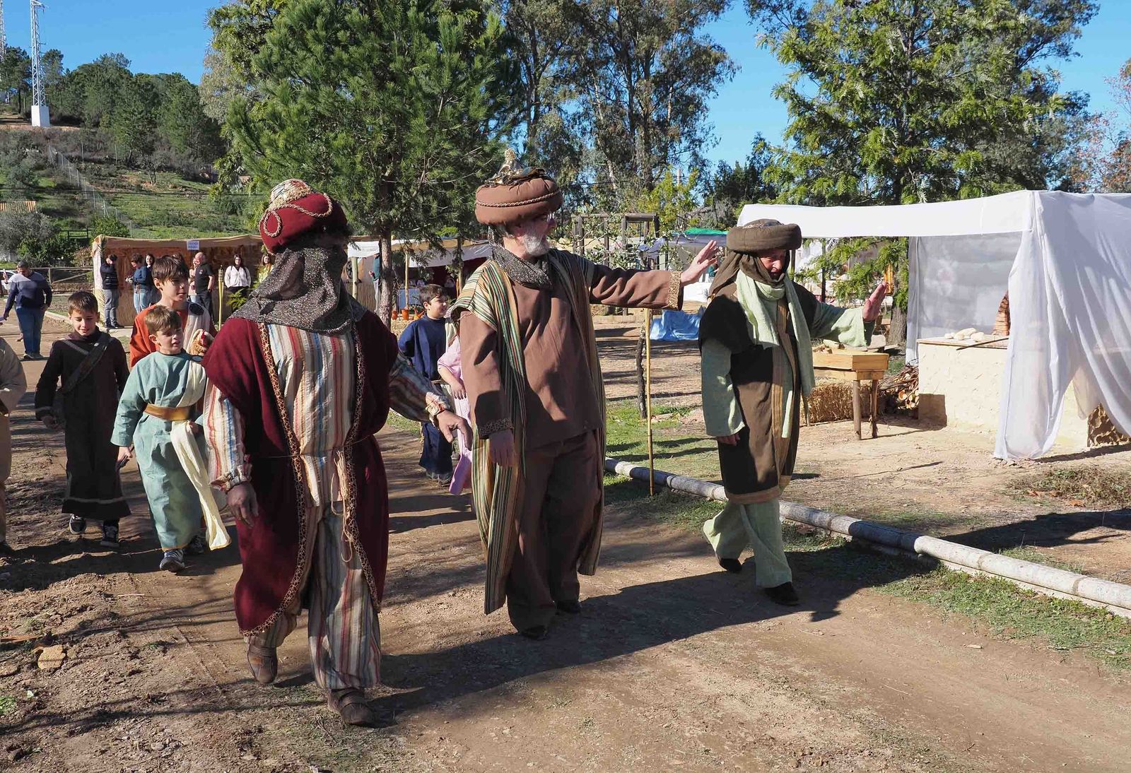 Las mejores imágenes de la recreación en Tharsis de la llegada del oro que llevarán los Reyes Magos a Belén