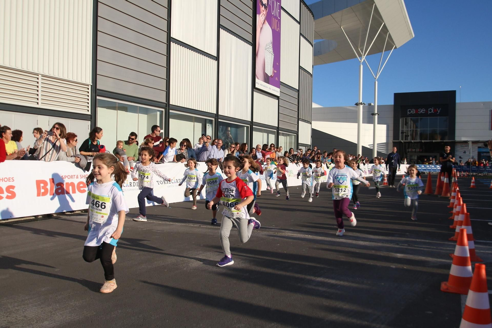 Fotogalería de las carreras infantiles del Medio Maratón de Almería