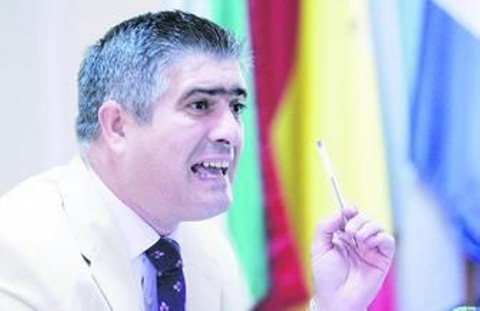 El delegado provincial de Agricultura, ayer en rueda de prensa en la Estación de Viticultura.