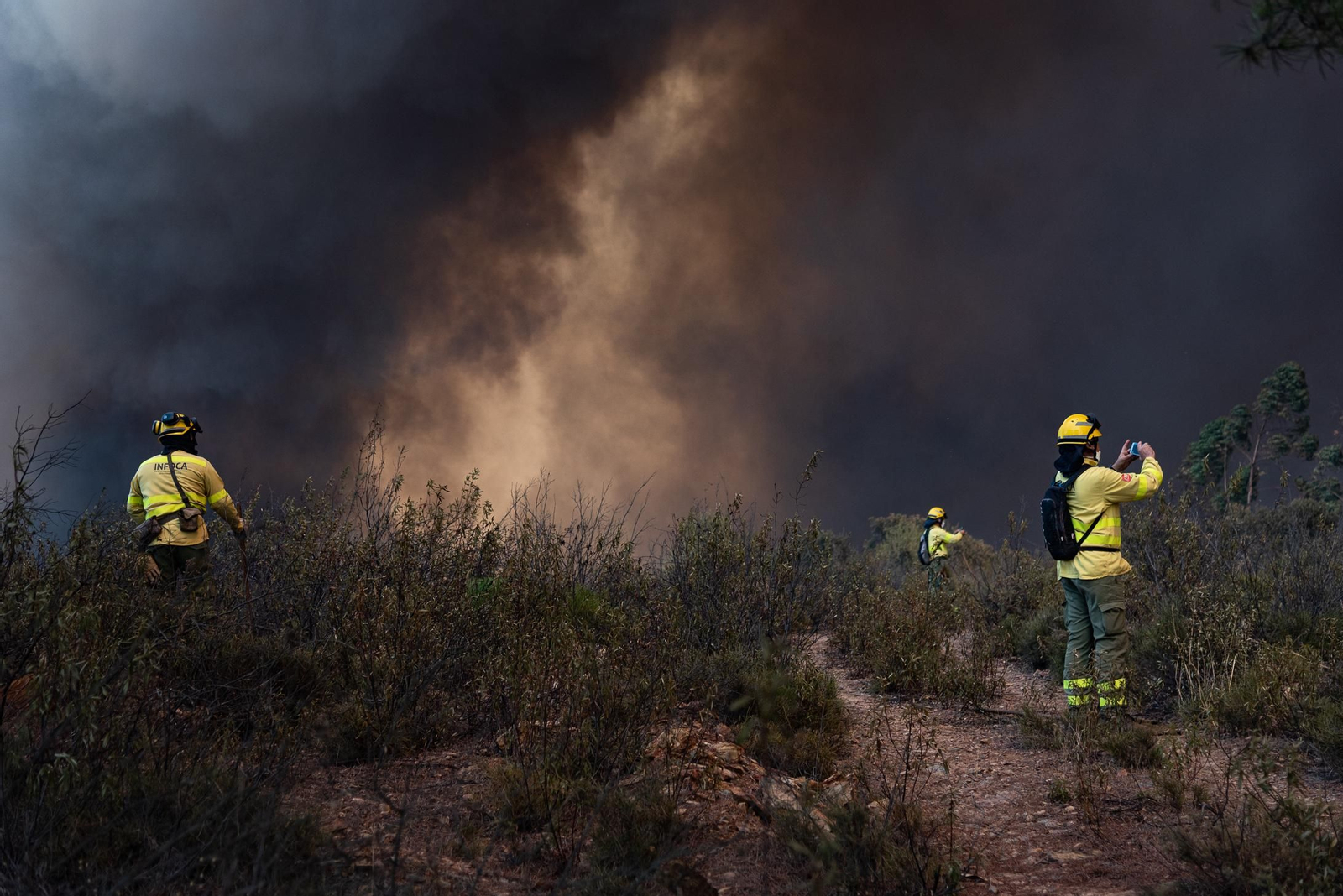 Imágenes del incendio de Almonaster a su paso por Zalamea
