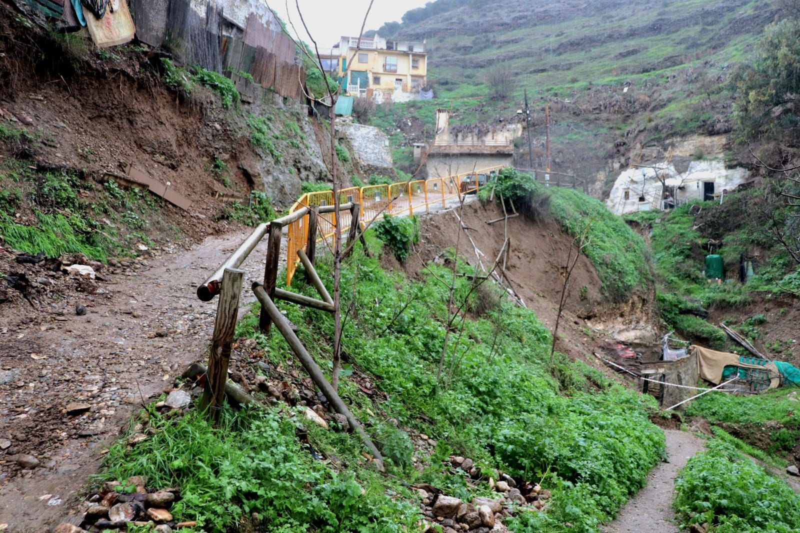 Corrimientos de tierras en el Sacromonte, este viernes.