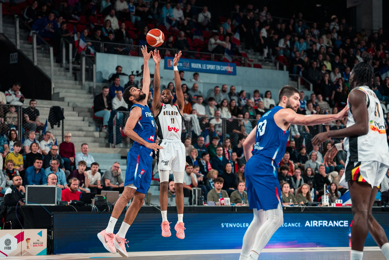 Killian Tillie debuta con Francia en la victoria ante Bélgica