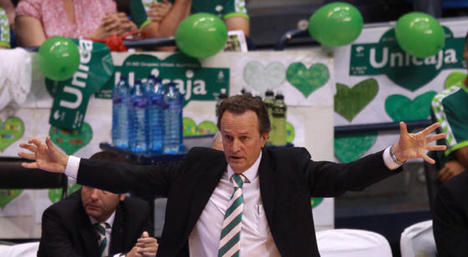 Los malagueños firman un 12-5 en la segunda vuelta y tras ganar al equipo vitoriano (70-62) consiguen el deseado quinto puesto


Foto: Migue fernandez