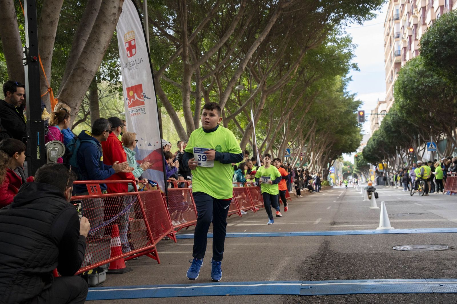 Almería corre unida contra el cáncer en una jornada solidaria