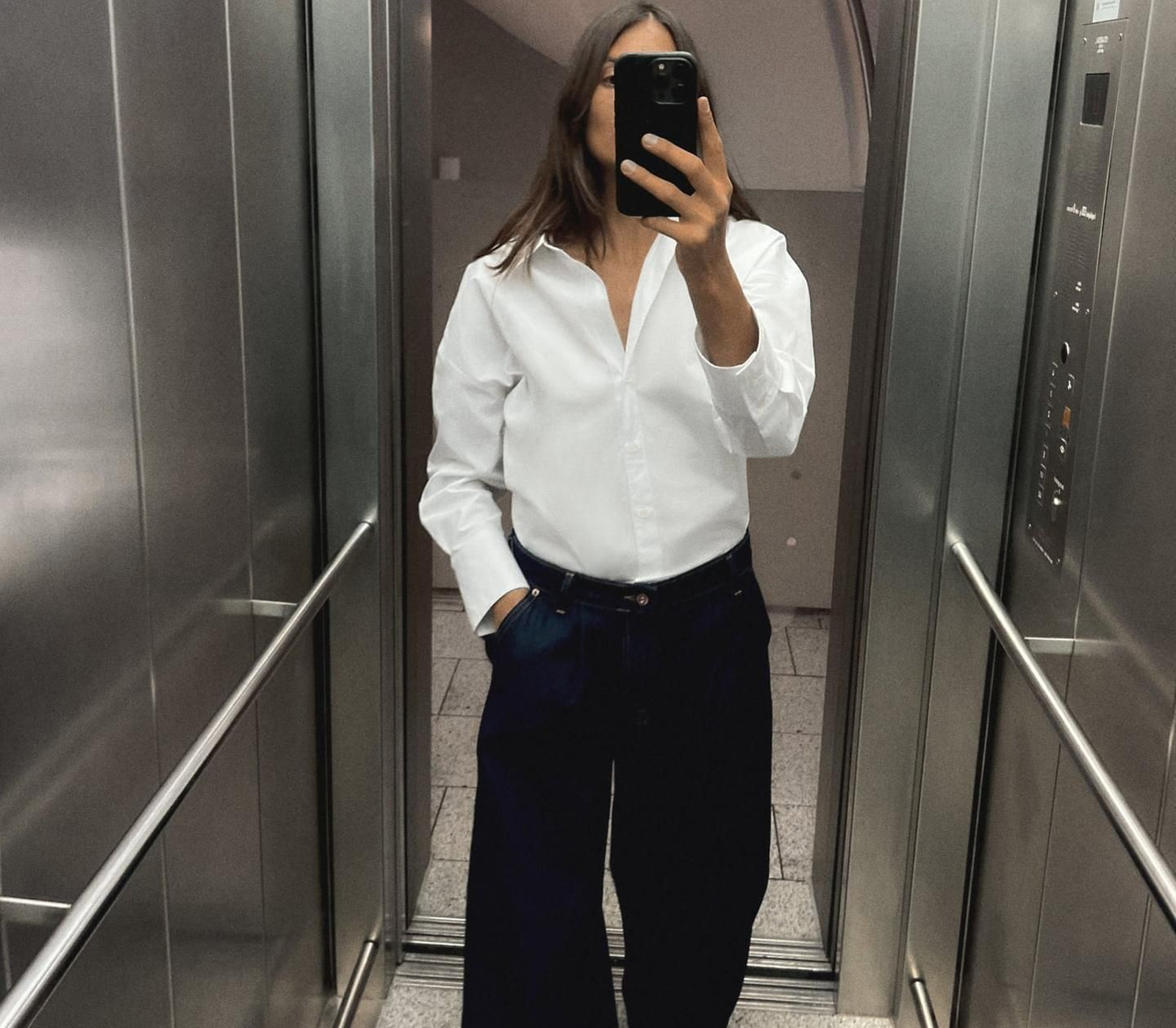 Los vaqueros anchos de Zara que hacen tipazo y por los que hacen cola las mujeres de más de 50.