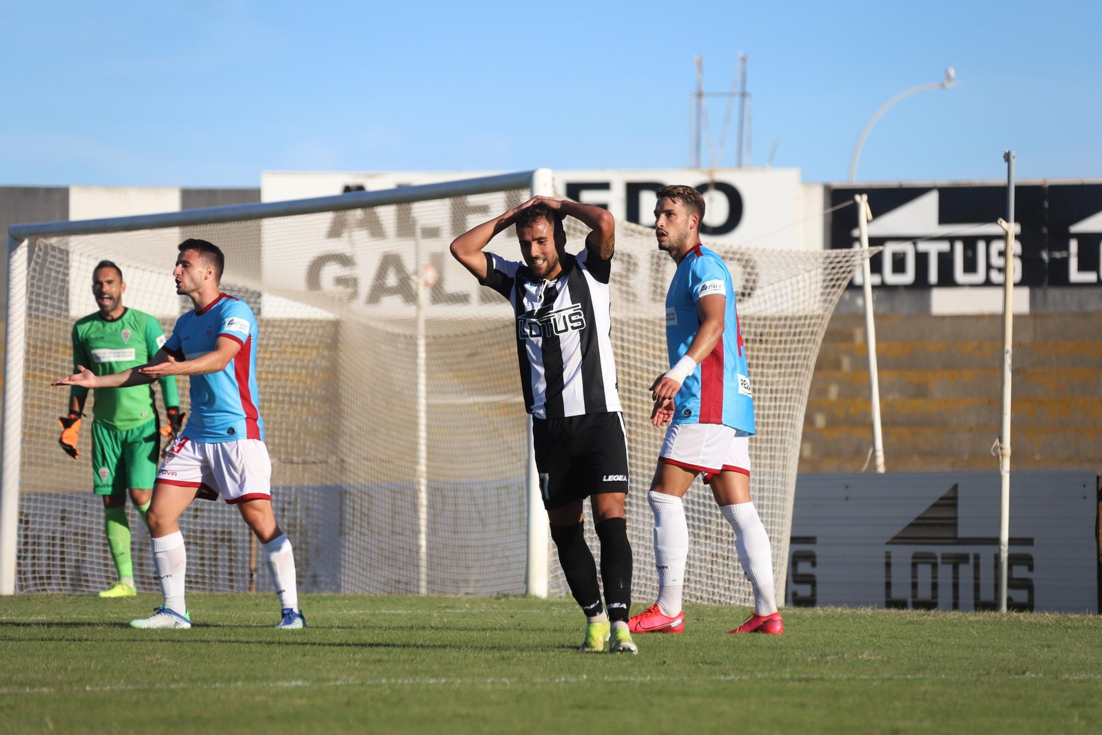 La victoria del Córdoba CF ante la Balompédica Linense, en imágenes