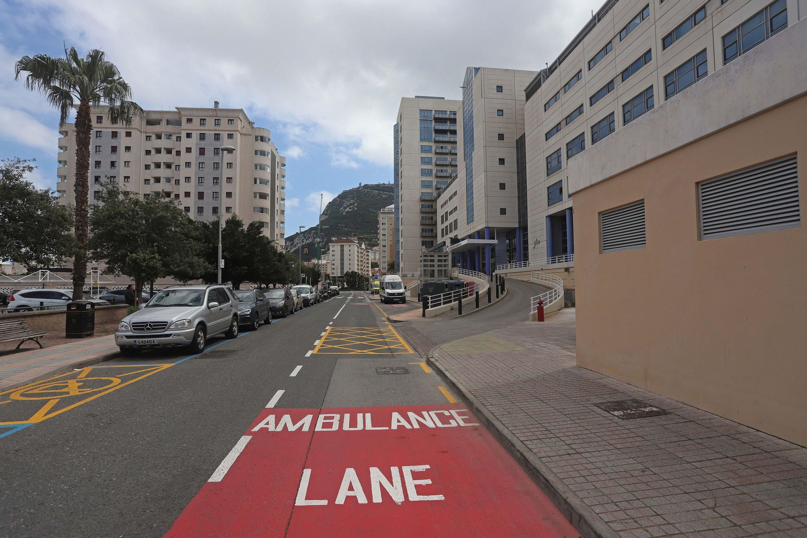 El exterior del hospital de San Bernardo, en Gibraltar.