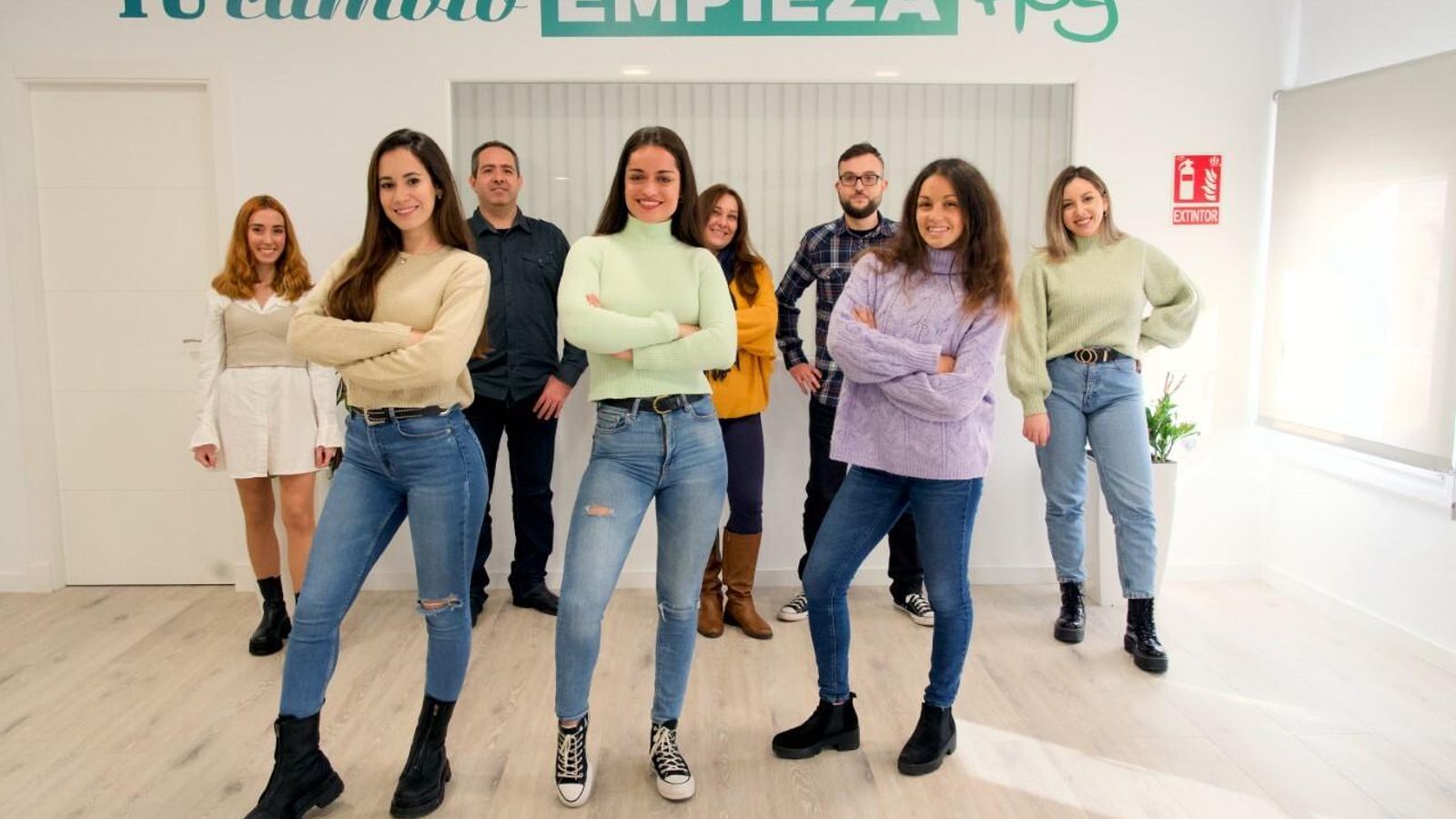 Cristina Lozano junto a su equipo.