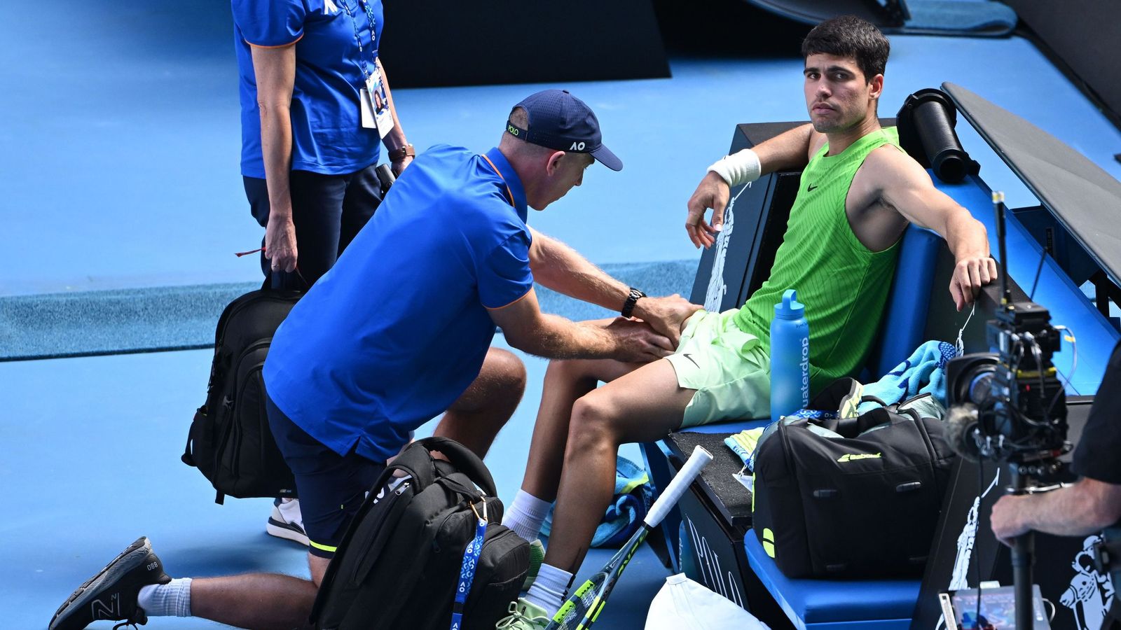 Alcaraz sufrió calambres musculares en el tercer set contra Zverev