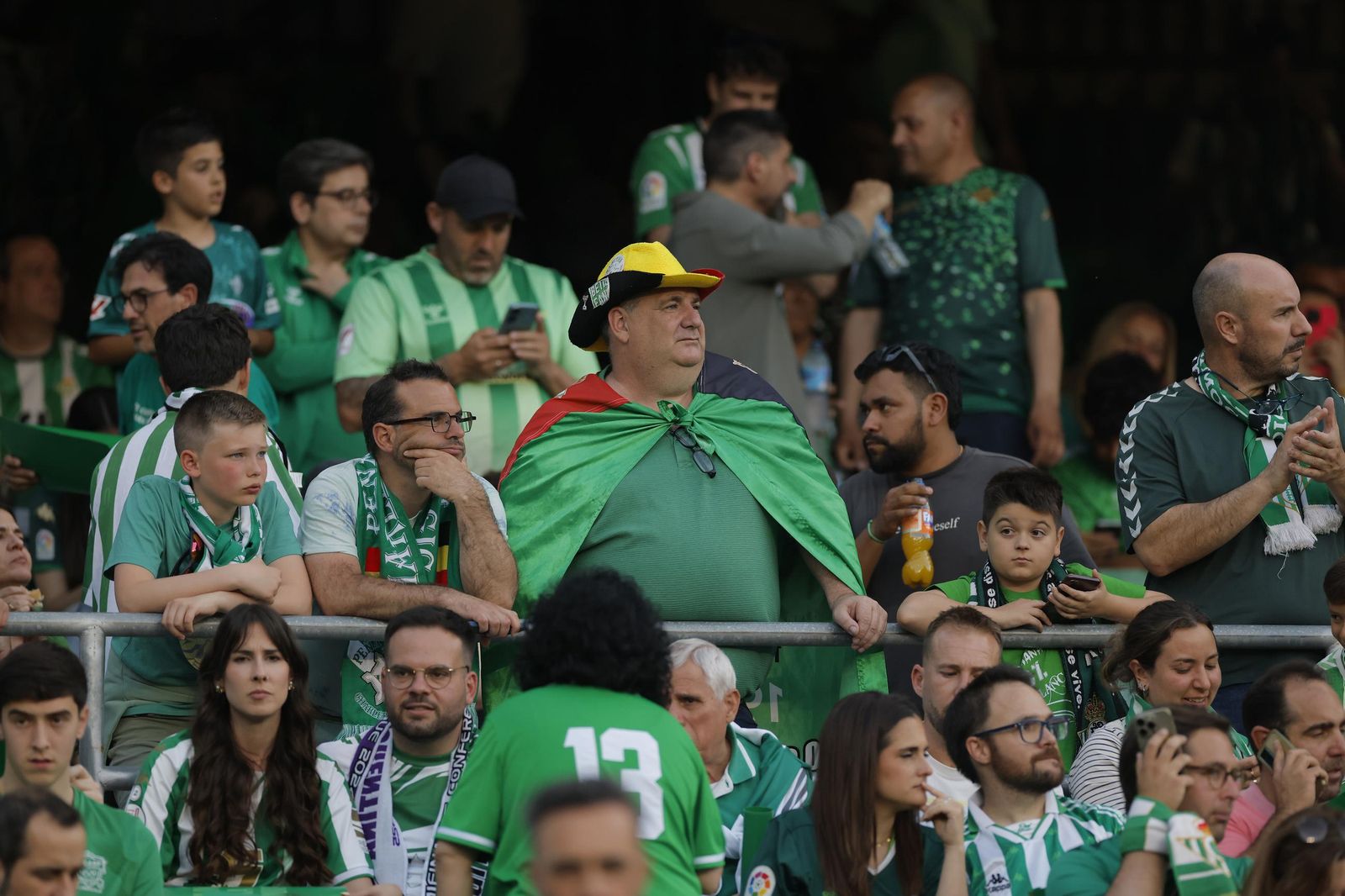 Búscate en las fotos del Betis - Fiorentina