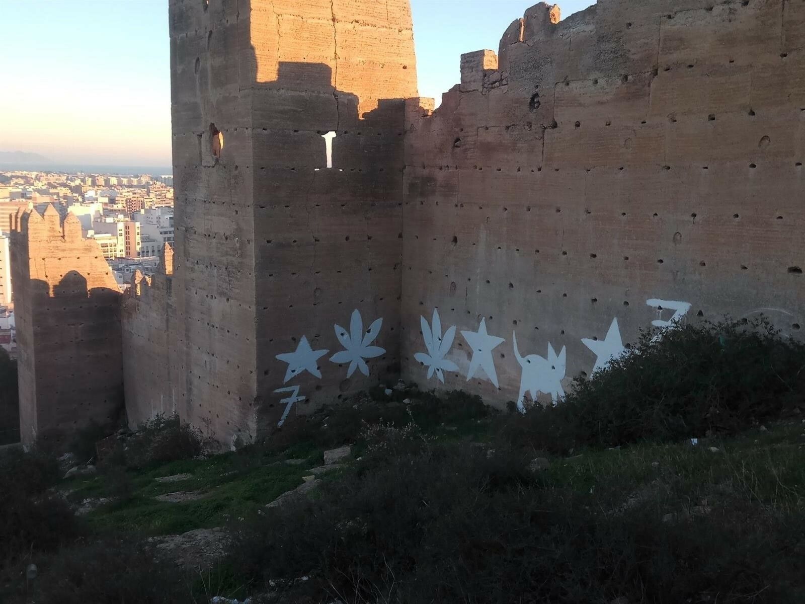 Pintadas en la muralla.