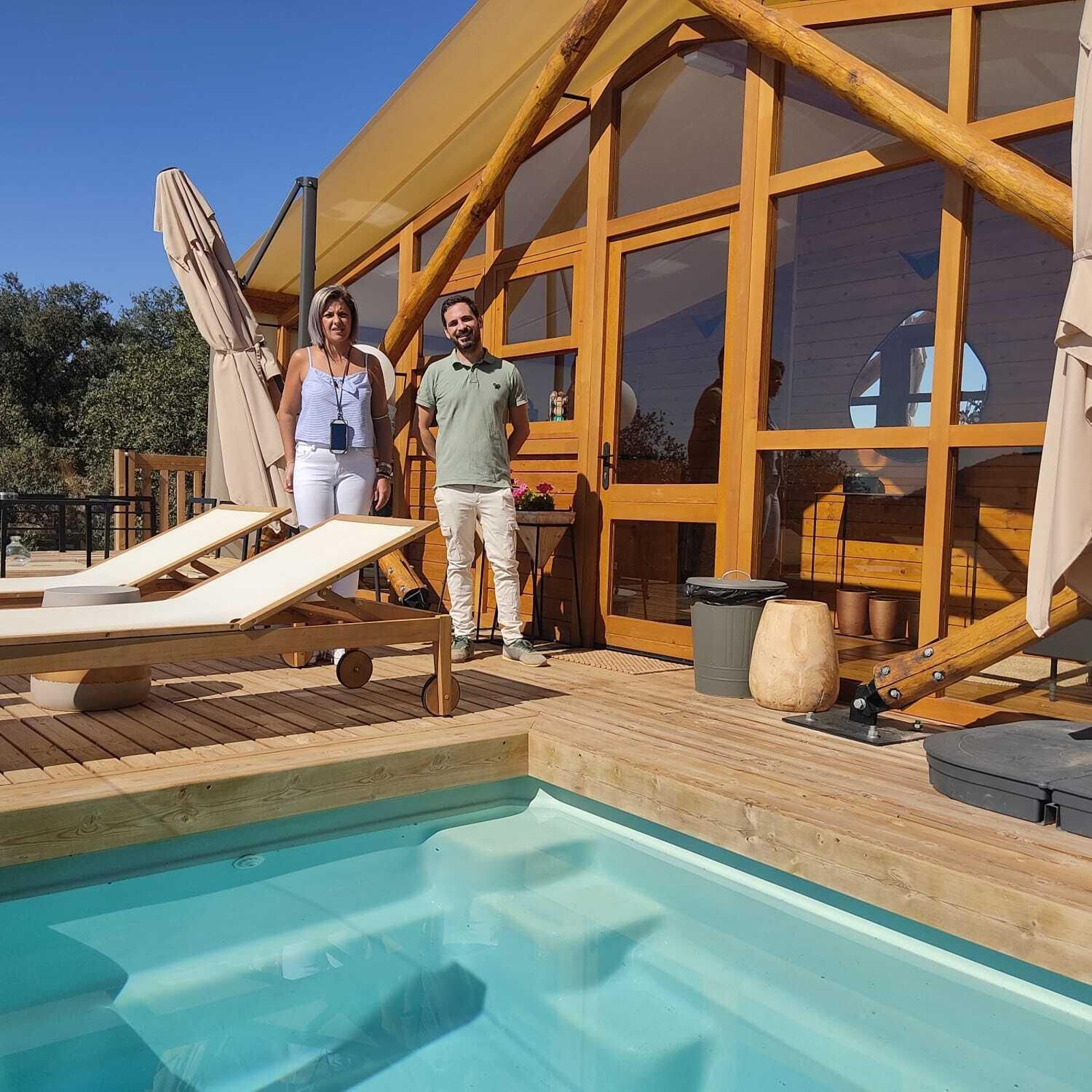 Erika Nevado e las instalaciones de La Dehesa Experiences.