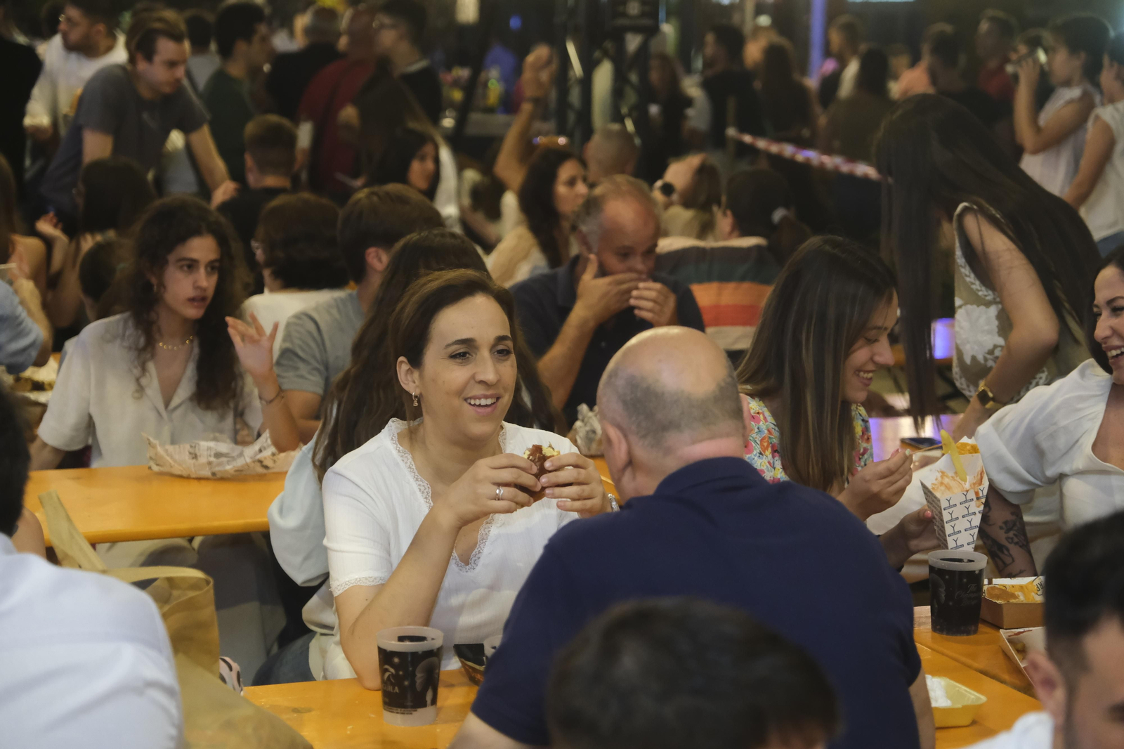 Neón y brasas en El Vial: el lleno absoluto de The Champions Burger en Córdoba Neón y brasas en El Vial: el lleno absoluto de The Champions Burger en Córdoba