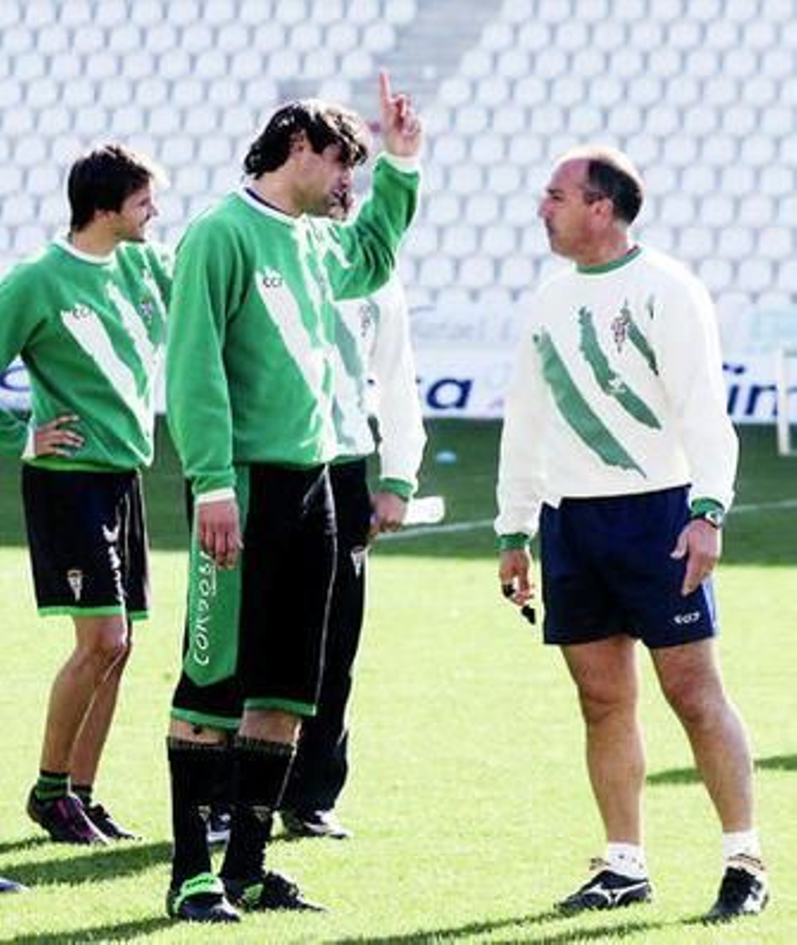 Pierini dialoga con Luna durante un entrenamiento.
