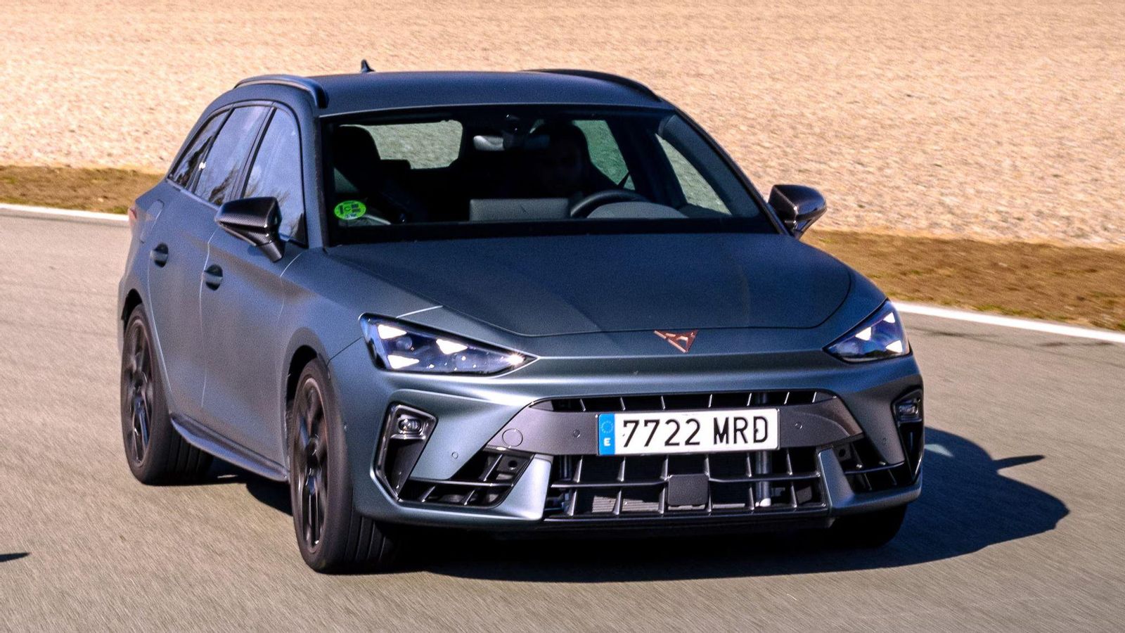 El Cupra León VZ será una versión más asequible que la VZ TCR, aunque el motor que emplee sea el mismo.