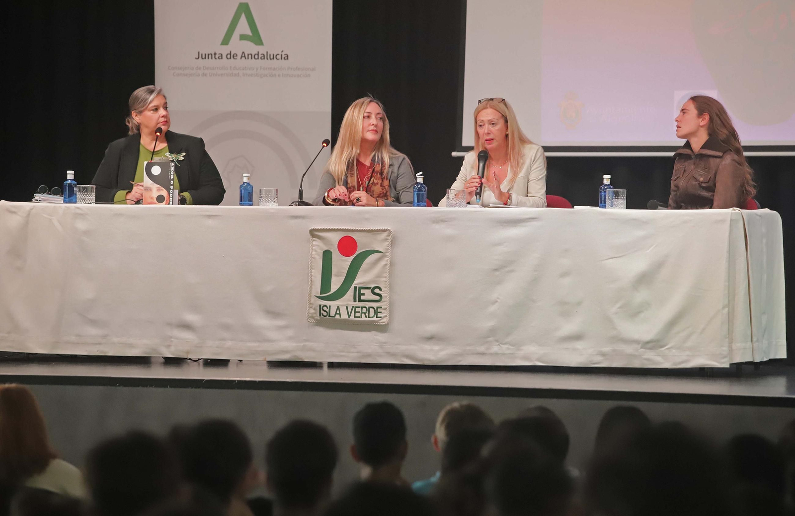 Fotos de la jornada contra la violencia de género en el IES Isla Verde de Algeciras