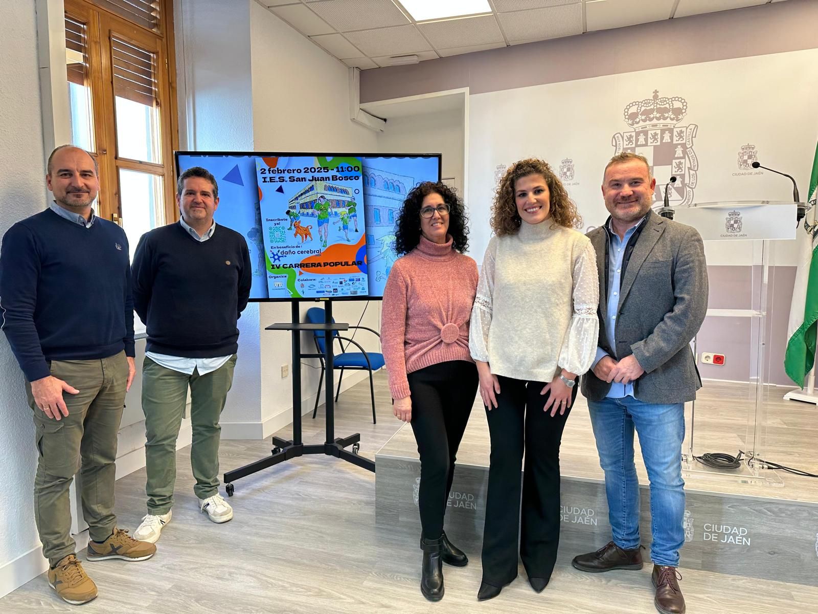 Foto de familia en la presentación de la prueba.