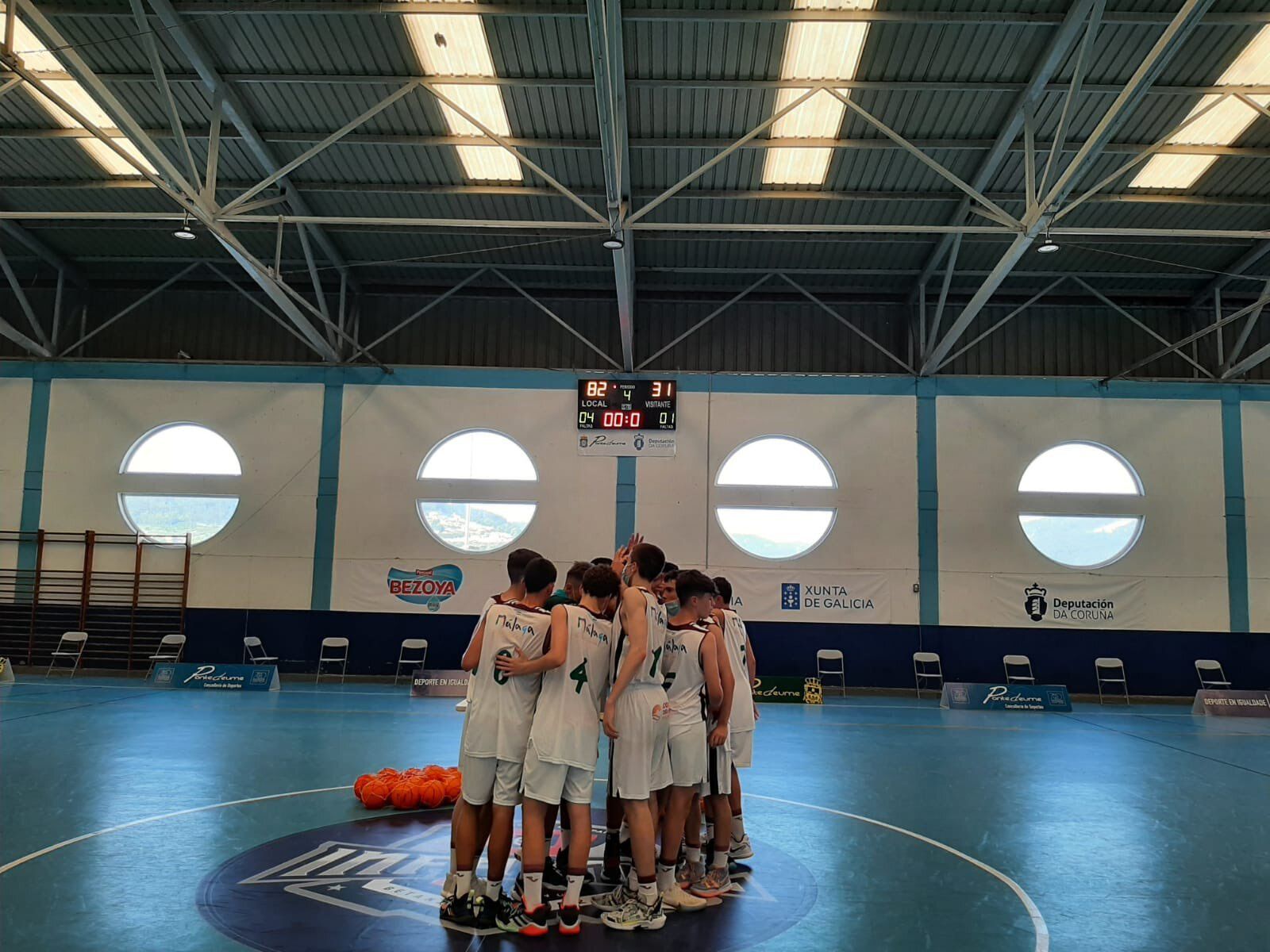 Los infantiles del Unicaja celebran.