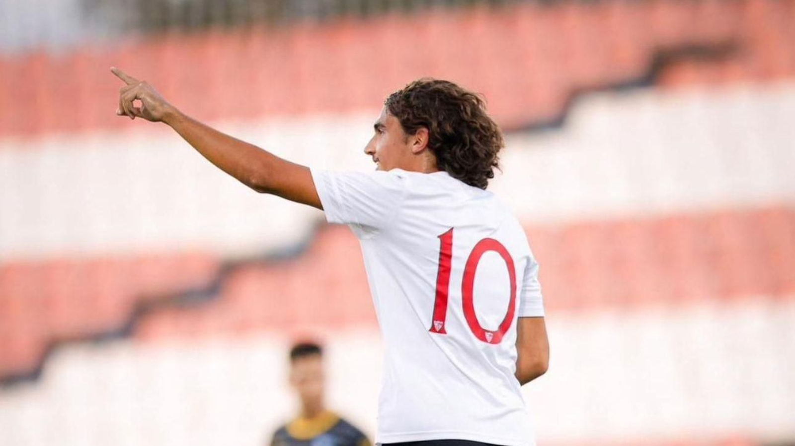 Nico Guillén celebrando un gol con el Sevilla Atlético