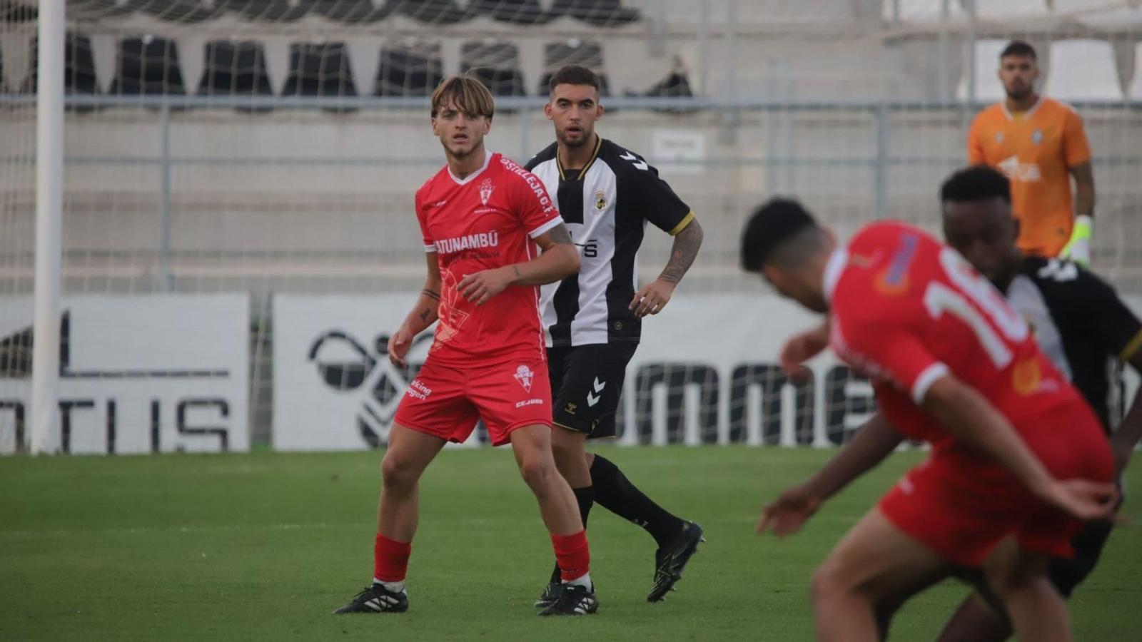 El linense Ismael Martín, en su debut con la Balona ante el Castilleja.