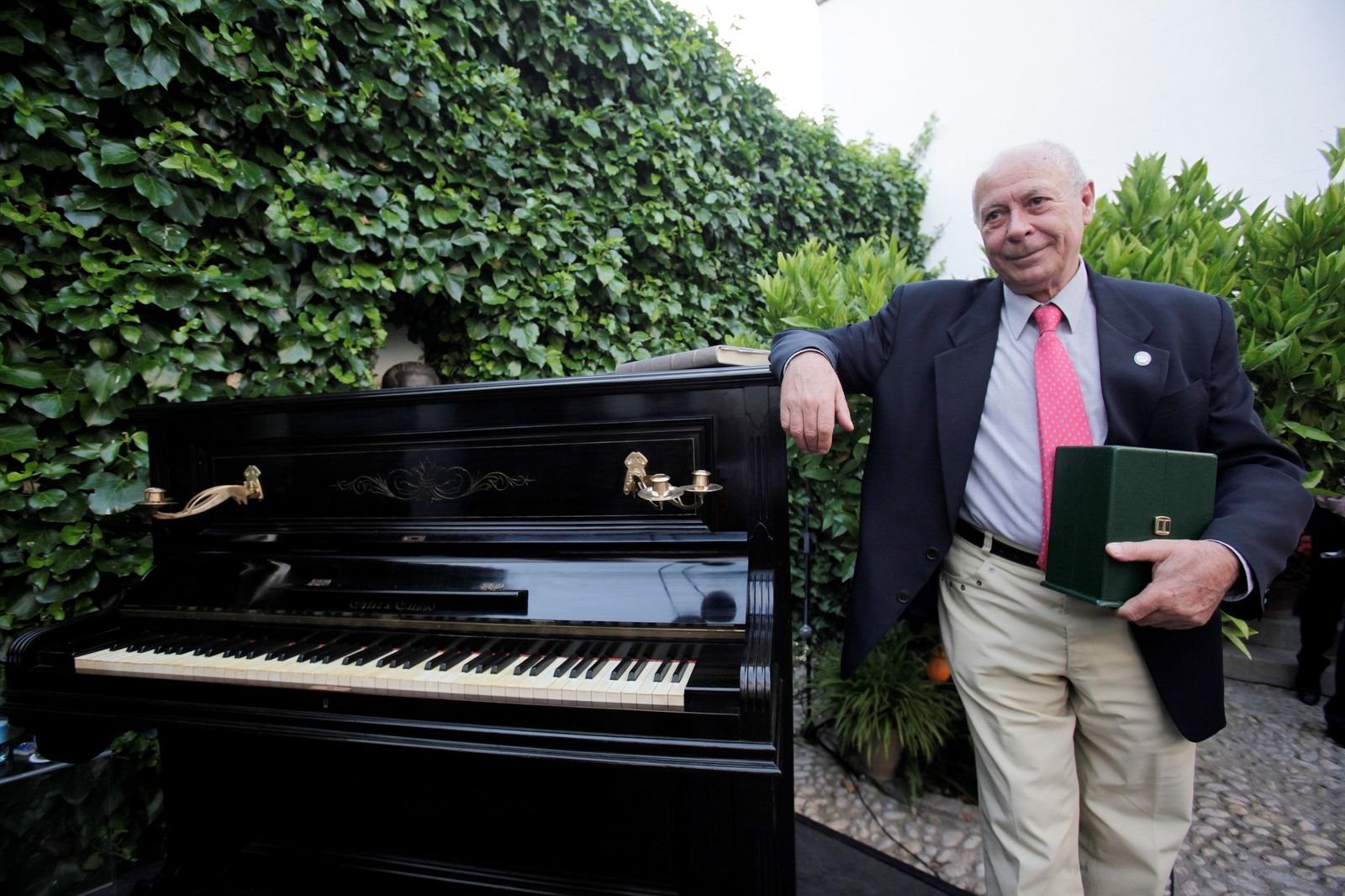 El poeta granadino Antonio Carvajal.