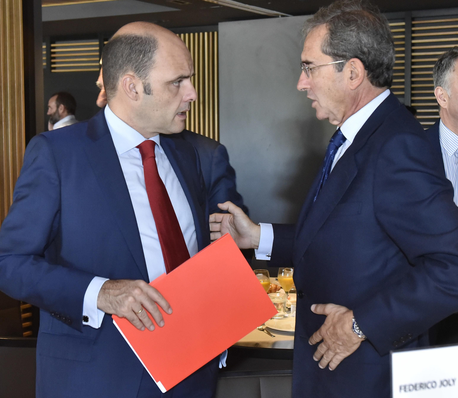 El Desayuno Informativo del Grupo Joly con Juan Espadas, en imágenes