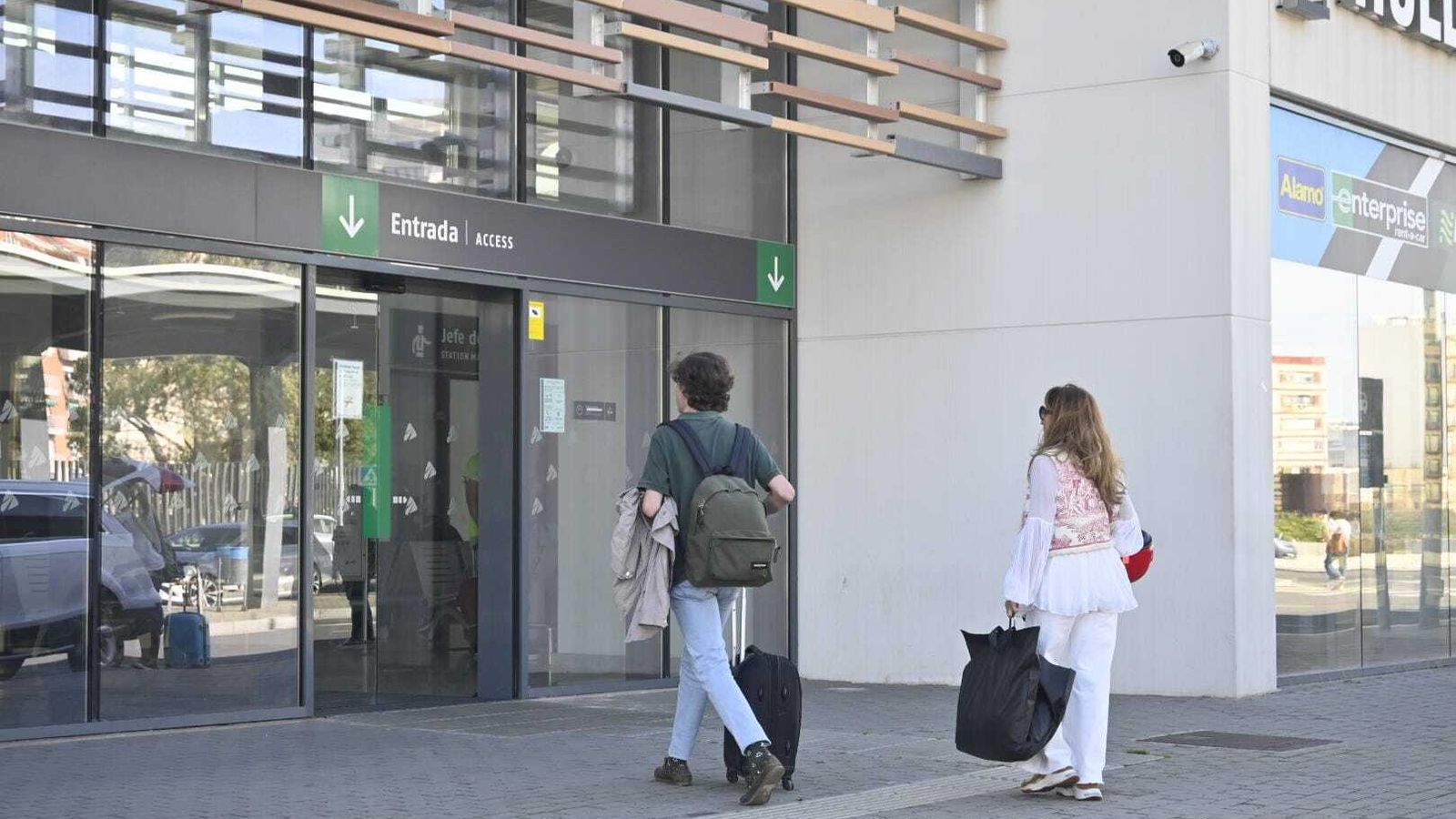 Inmediaciones de la estación de trenes de Huelva este martes 1 de noviembre.