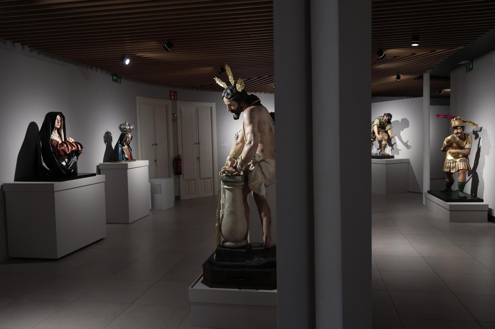 La exposición «Pasión y Gloria. Pedro Roldán y las Hermandades de Sevilla» en imágenes