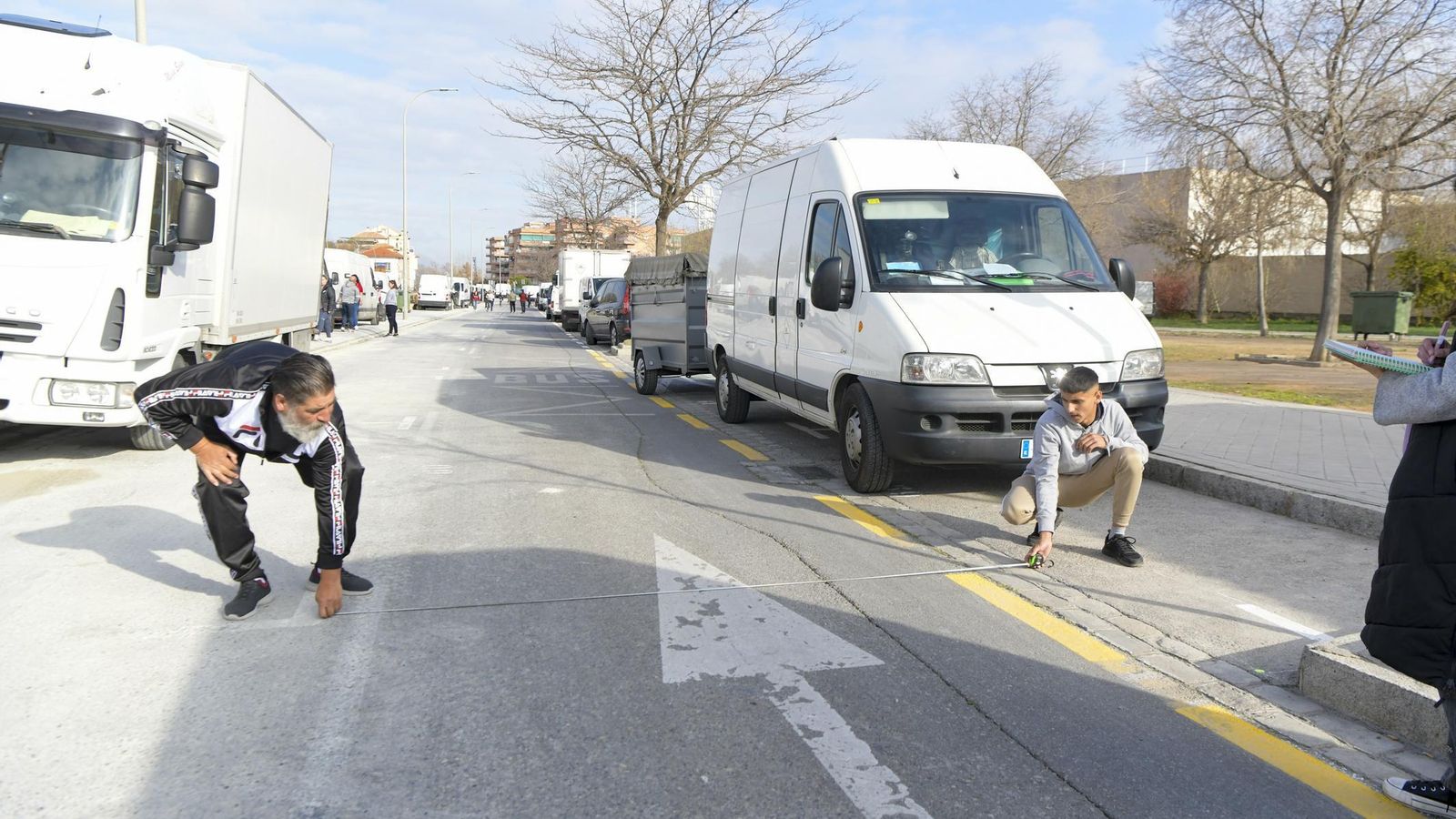 Dicen que la anchura del pasillo para los clientes es insuficiente.