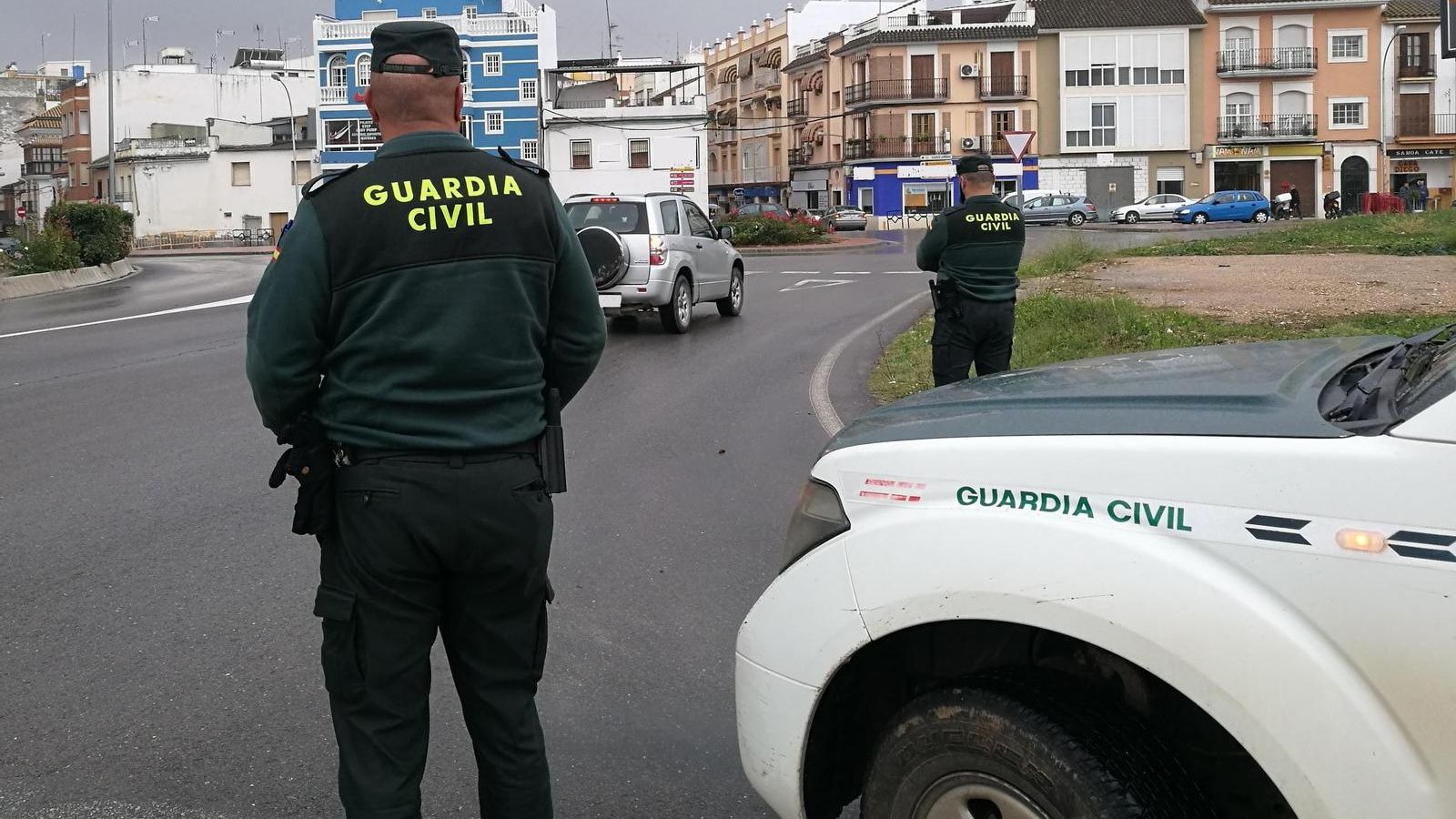 Efectivos de la Guardia Civil en Puente Genil.