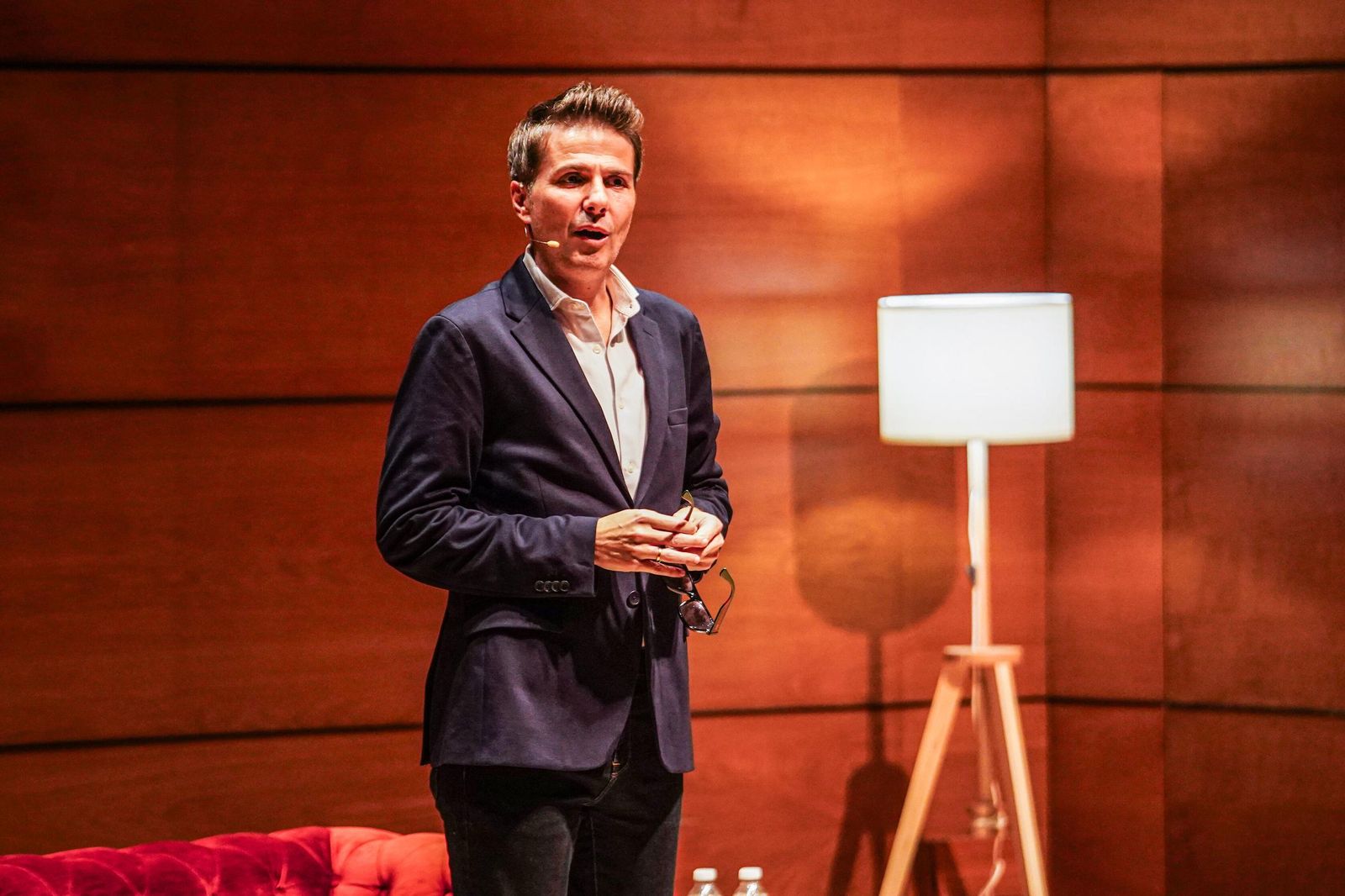 Fernando Díaz de la Guardia presenta el ciclo de entrevistas ‘Imbatibles’ en el Auditorio Caja Rural Granada